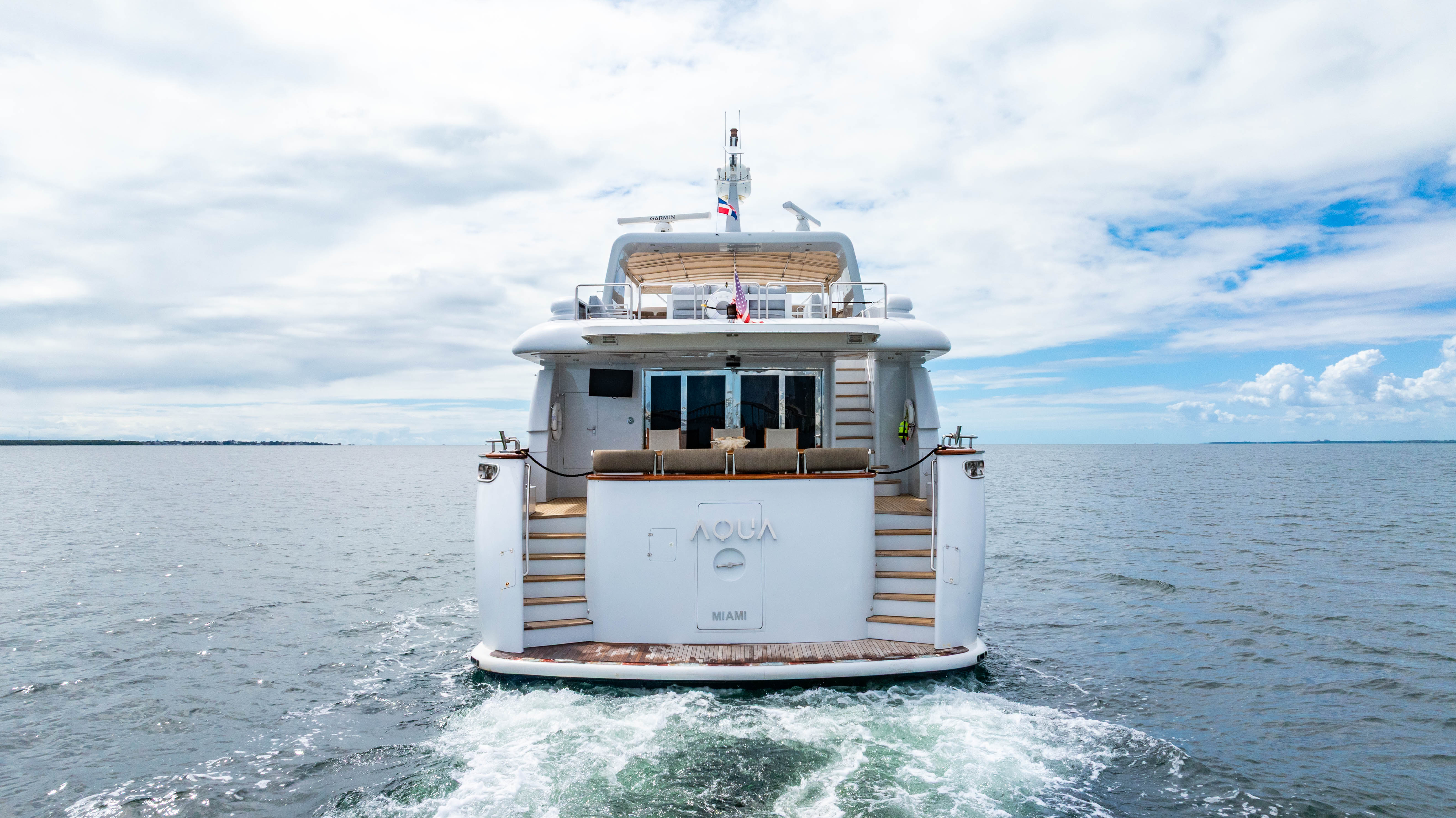 105FT AQUA with Jacuzzi Miami yacht rental 3