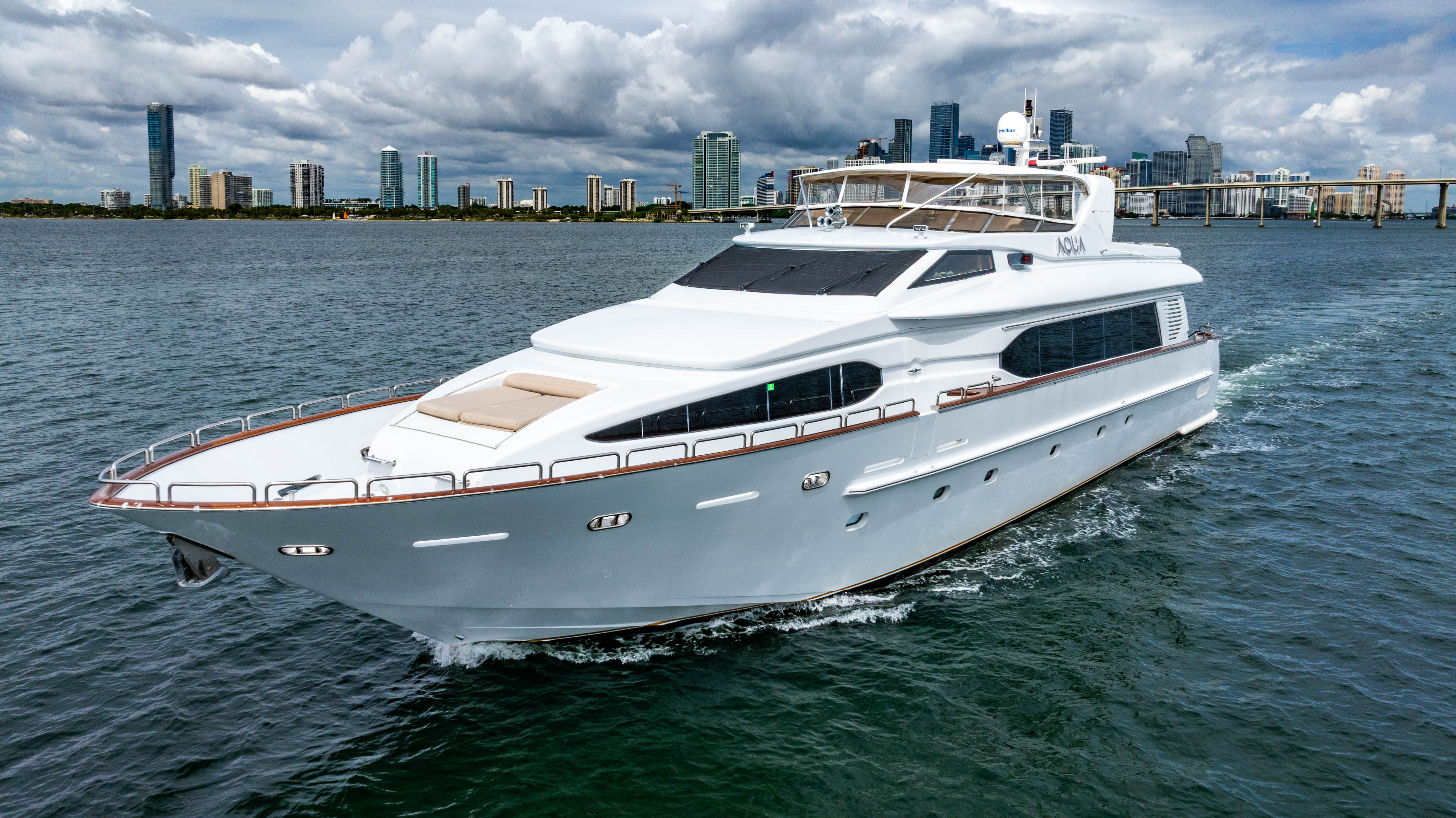 105'AQUA w/Jacuzzi Miami yacht rental 2