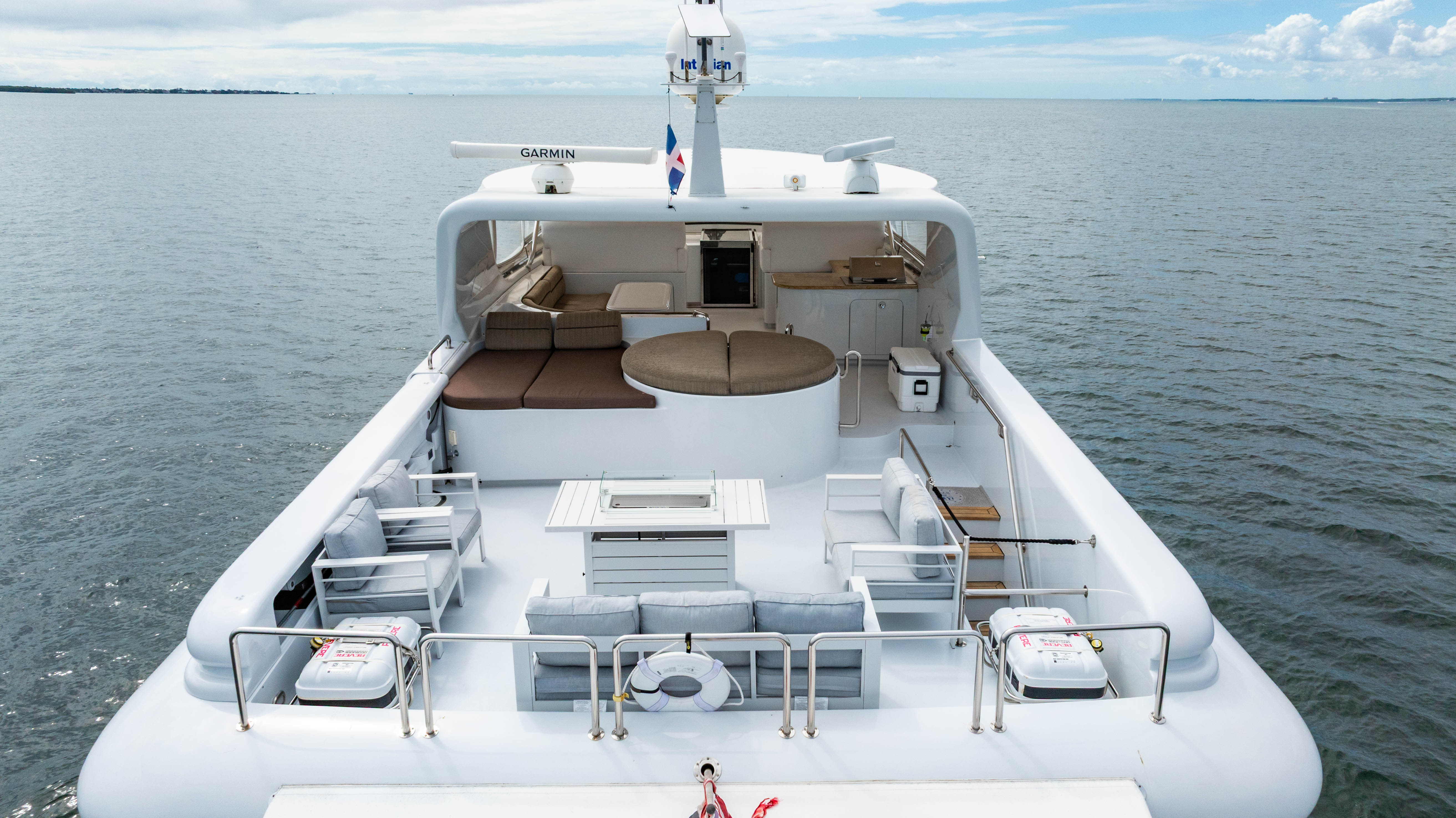 105'AQUA w/Jacuzzi Miami yacht rental 4