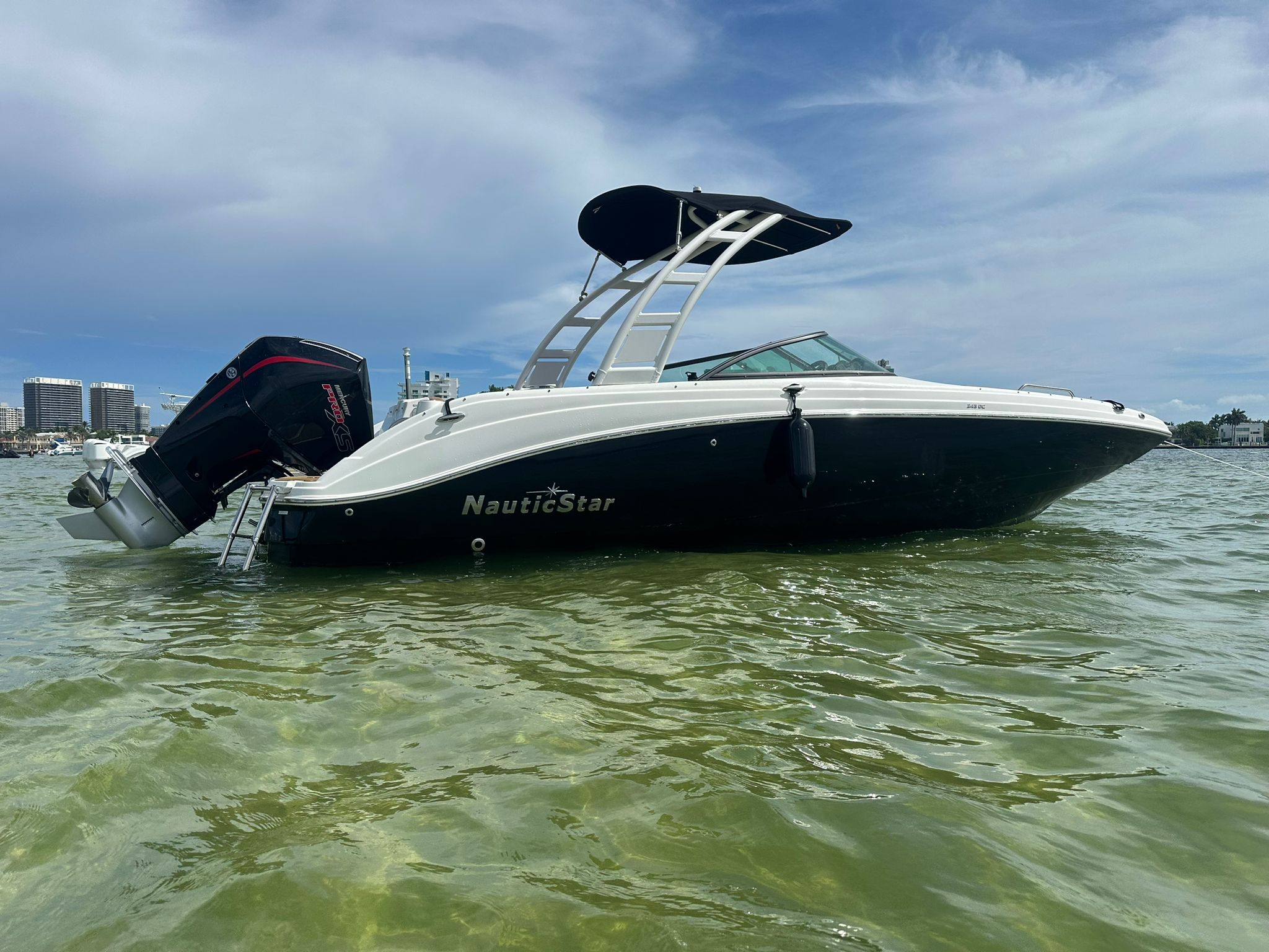 24FT NAUTIC STAR Miami yacht rental 4