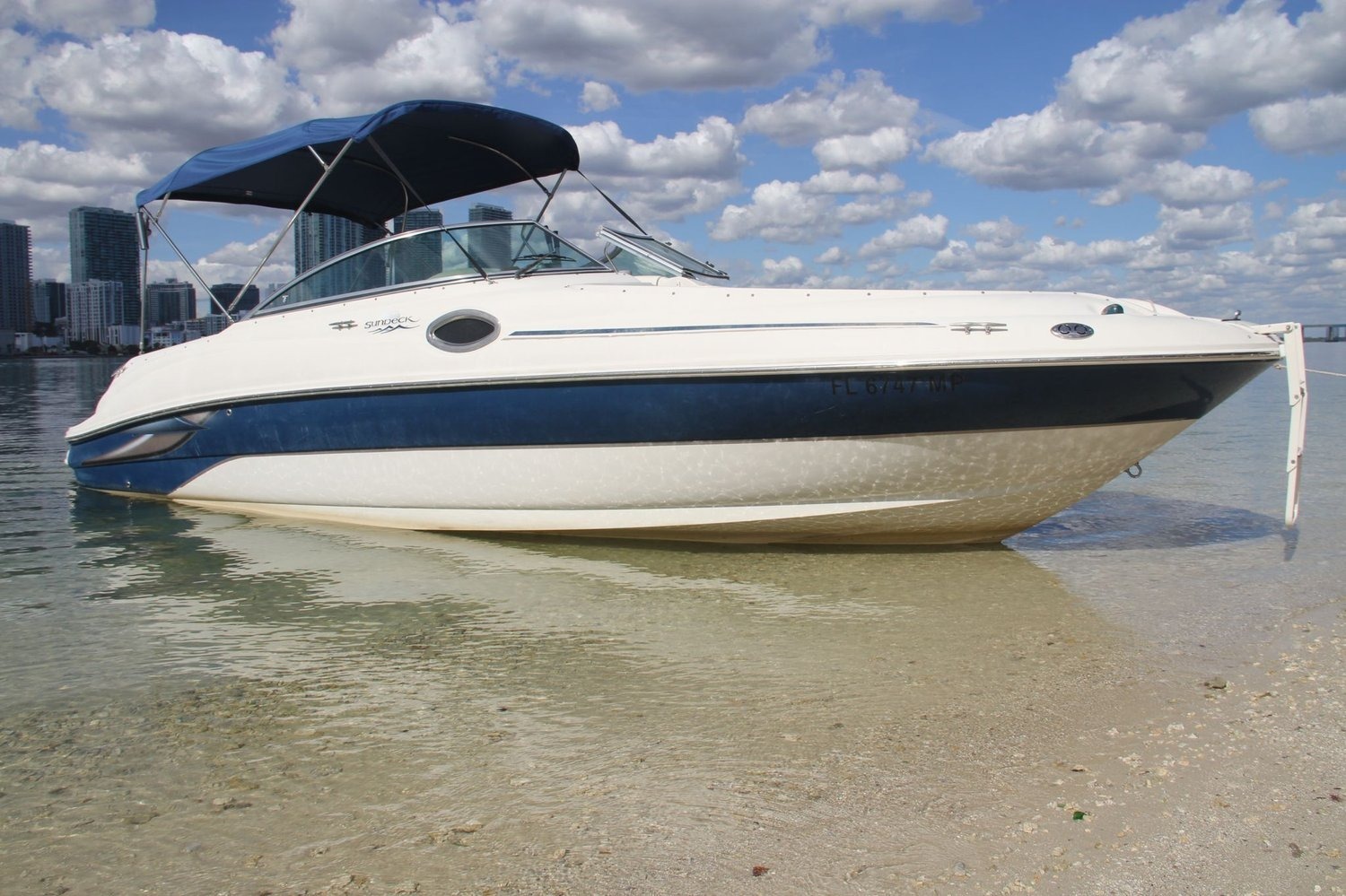Sea Ray Sundeck 26FT — 26ft Speedboat in Miami