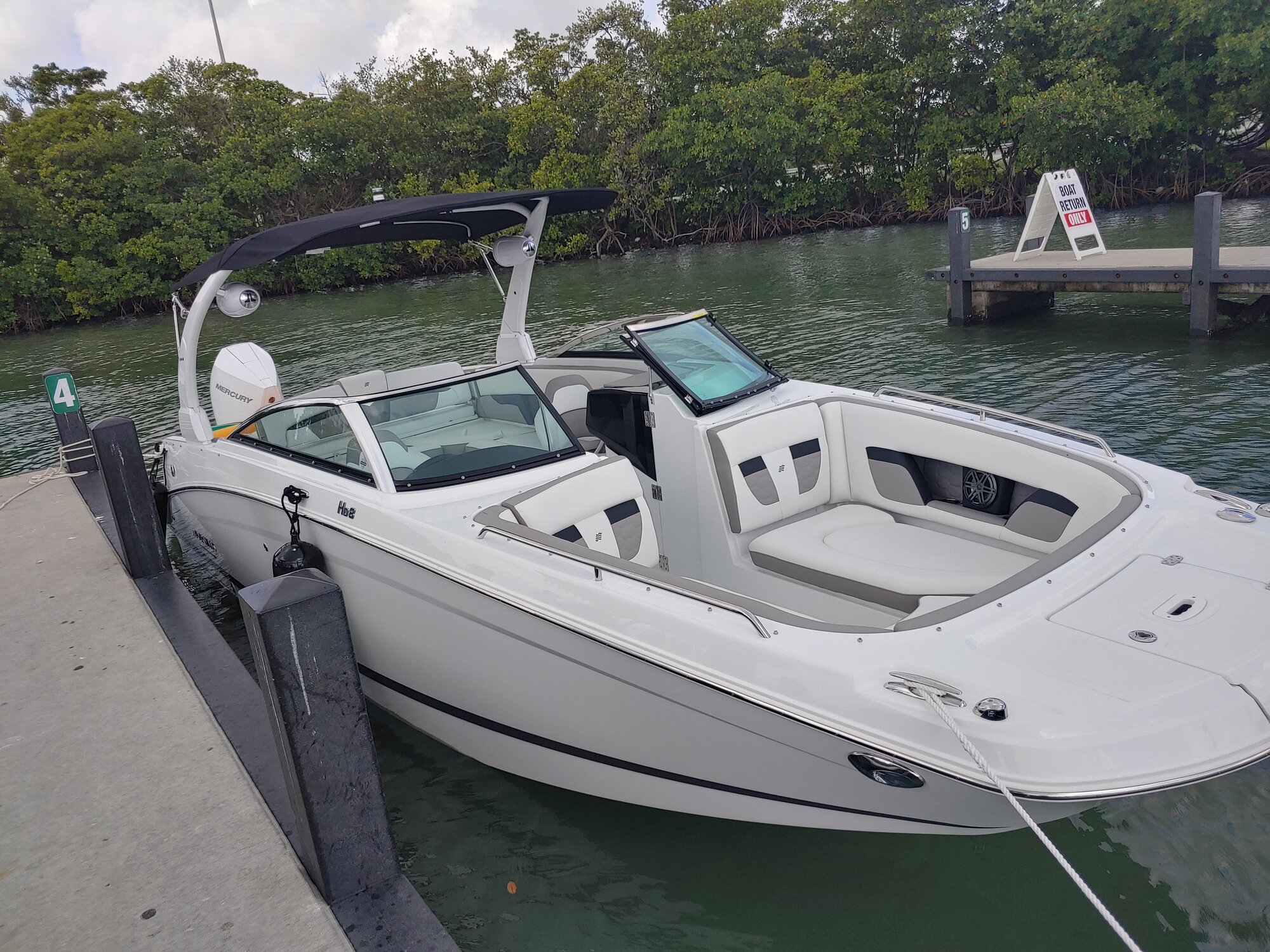 Four Winns 27FT — 27ft Speedboat in Miami