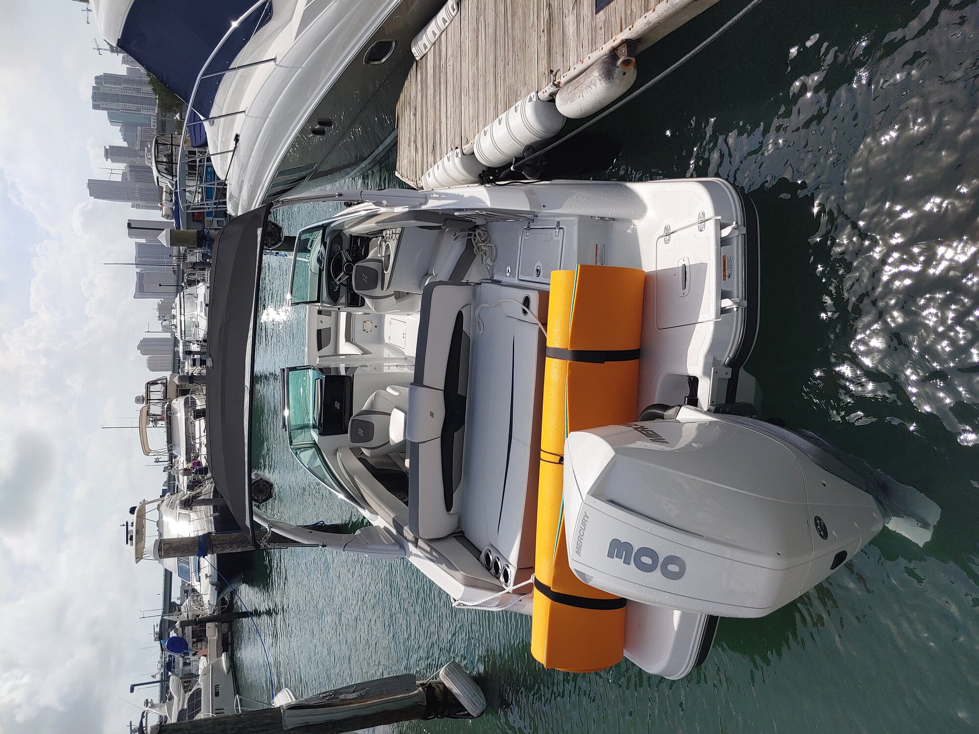 27FT FOUR WINNS Miami yacht rental 6