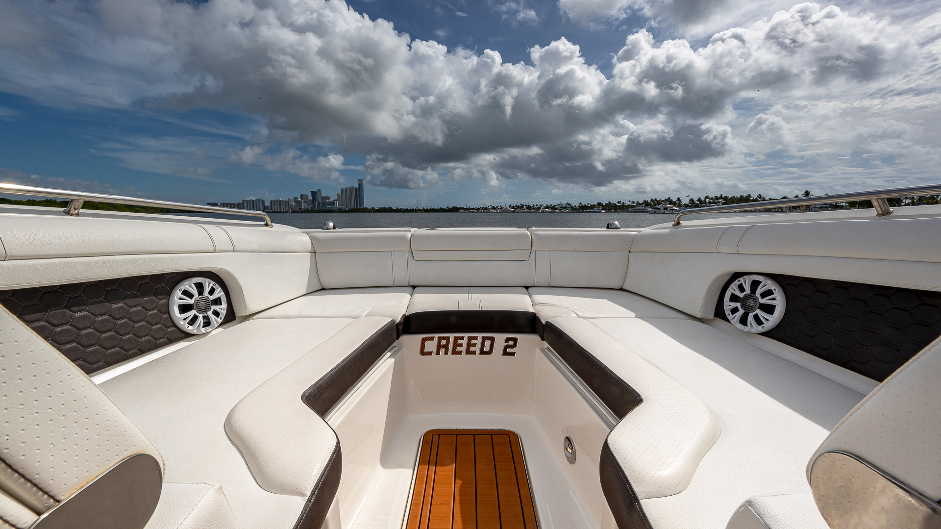 29FT SEARAY Miami yacht rental 4