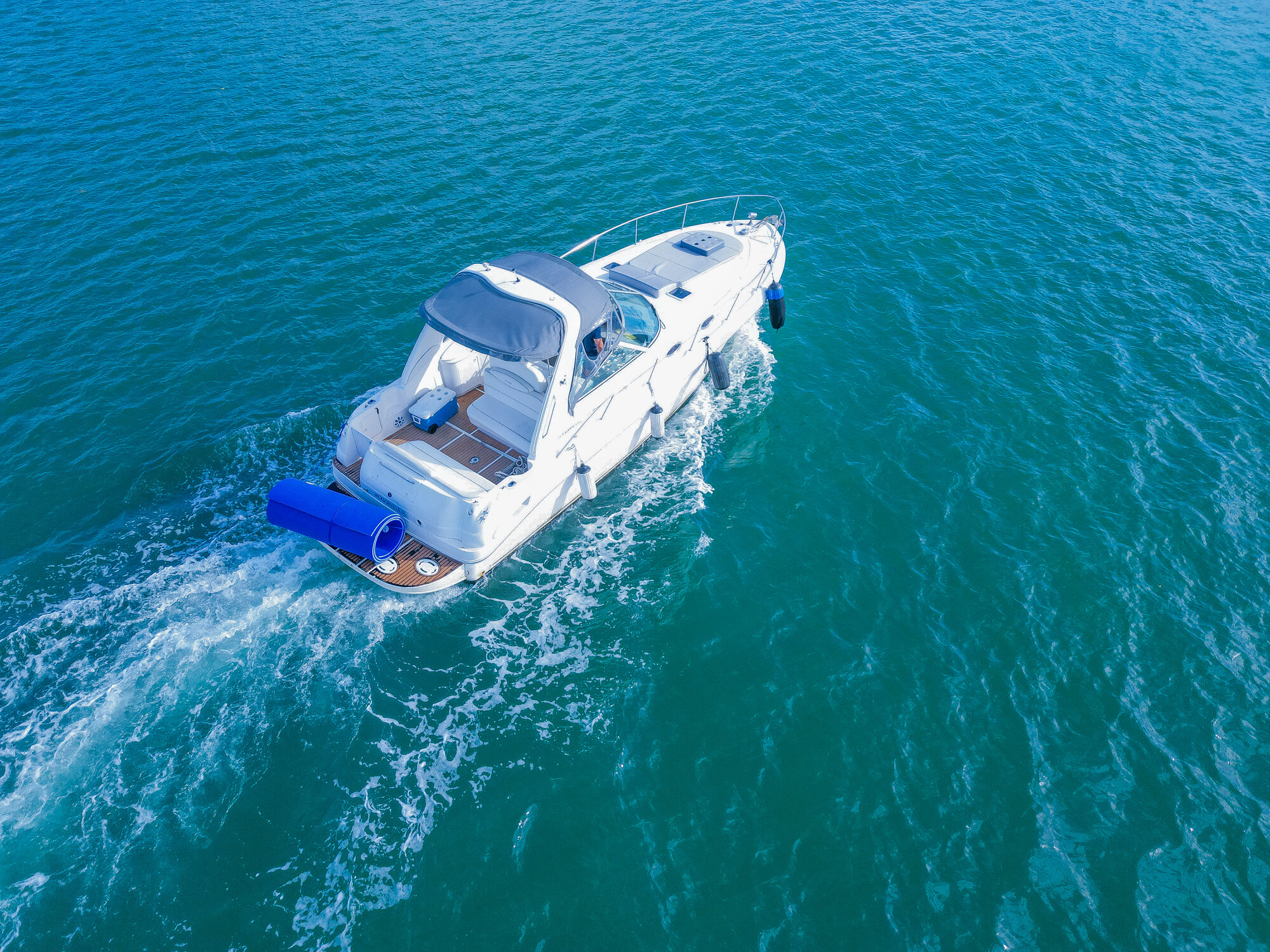 37ft Sea ray Sundancer Miami yacht rental 3