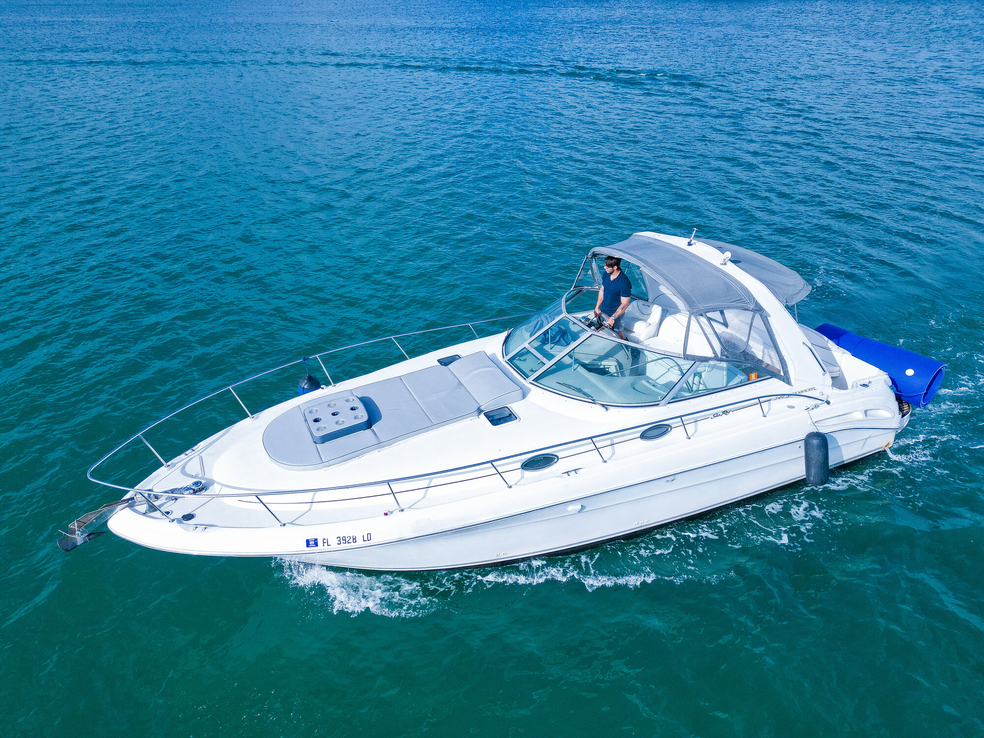 37ft Sea ray Sundancer Miami yacht rental 4