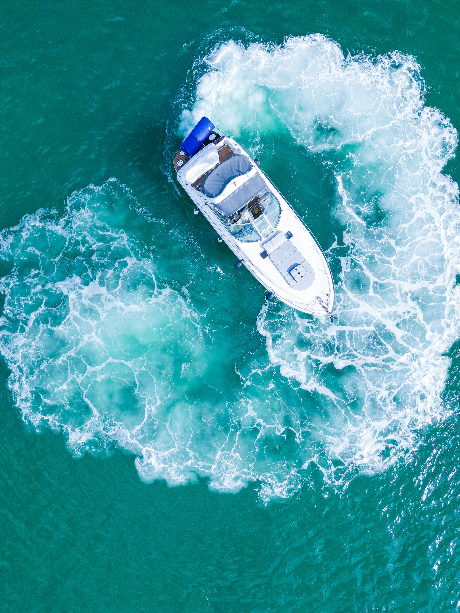 37ft Sea ray Sundancer Miami yacht rental 5