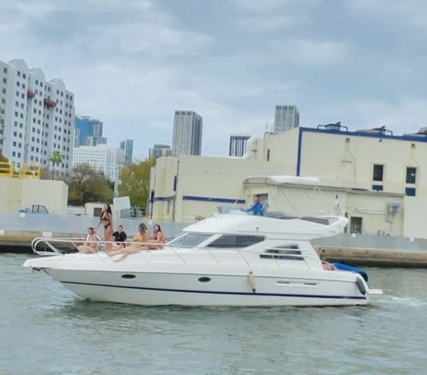 42FT CRANCHI rental in Miami