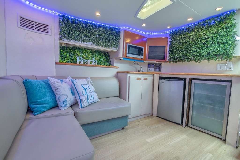 47FT WELLCRAFT Miami yacht rental 3