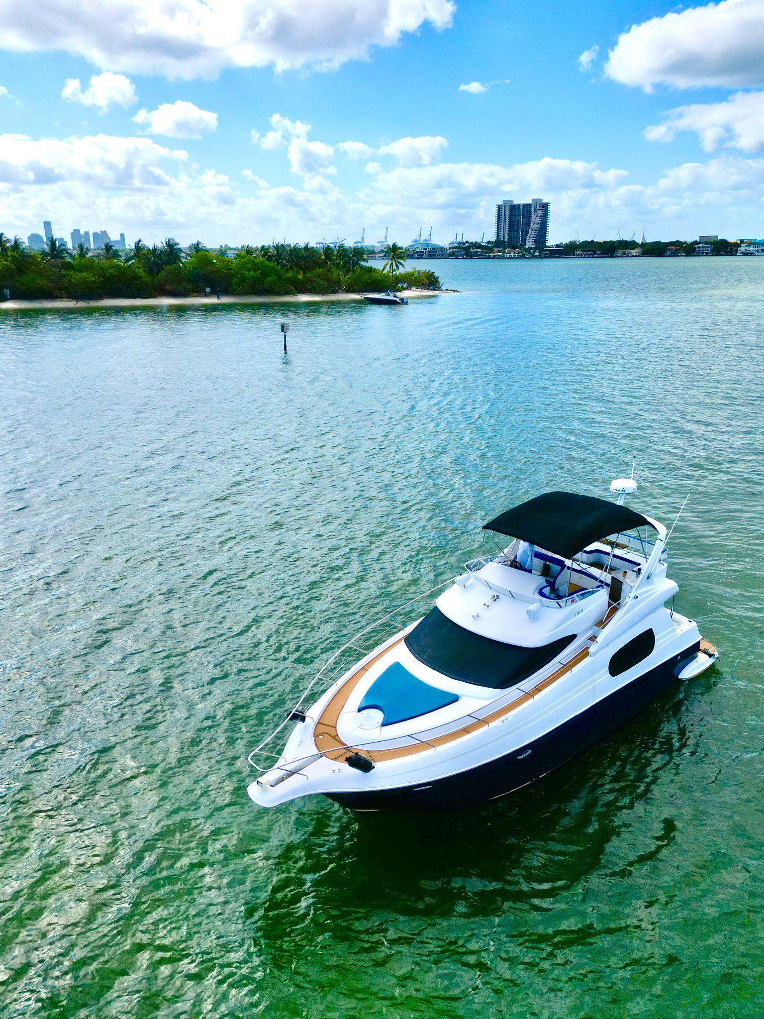 48FT SILVERTON BLUE Miami yacht rental 4