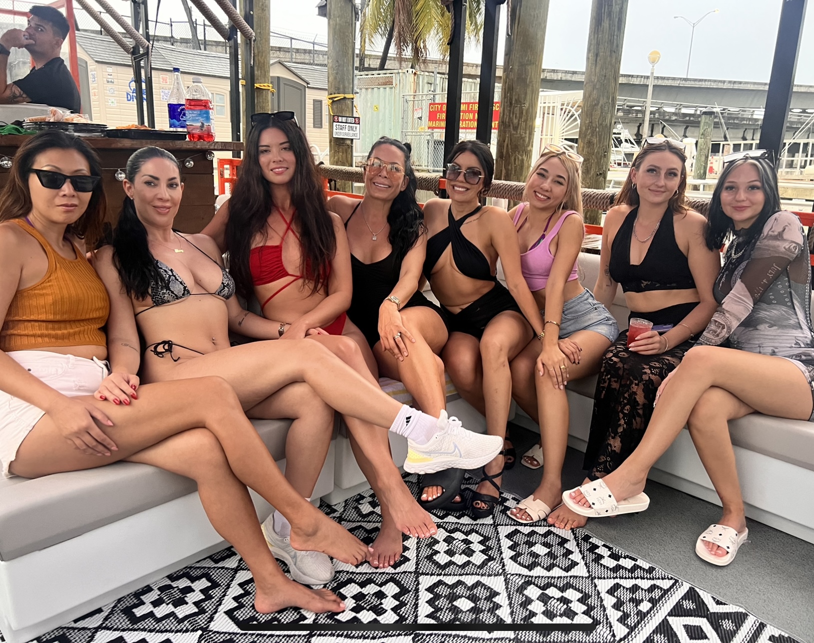 50FT PONTOON (CHAMPAGNE) Miami yacht rental 3