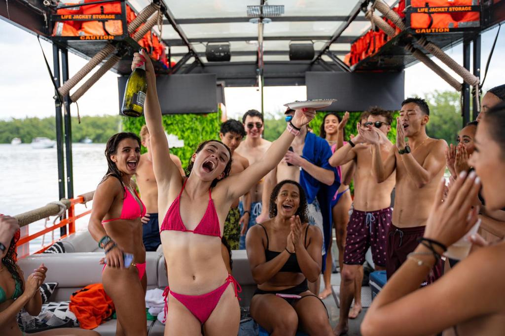 50FT PONTOON (CHAMPAGNE) Miami yacht rental 4