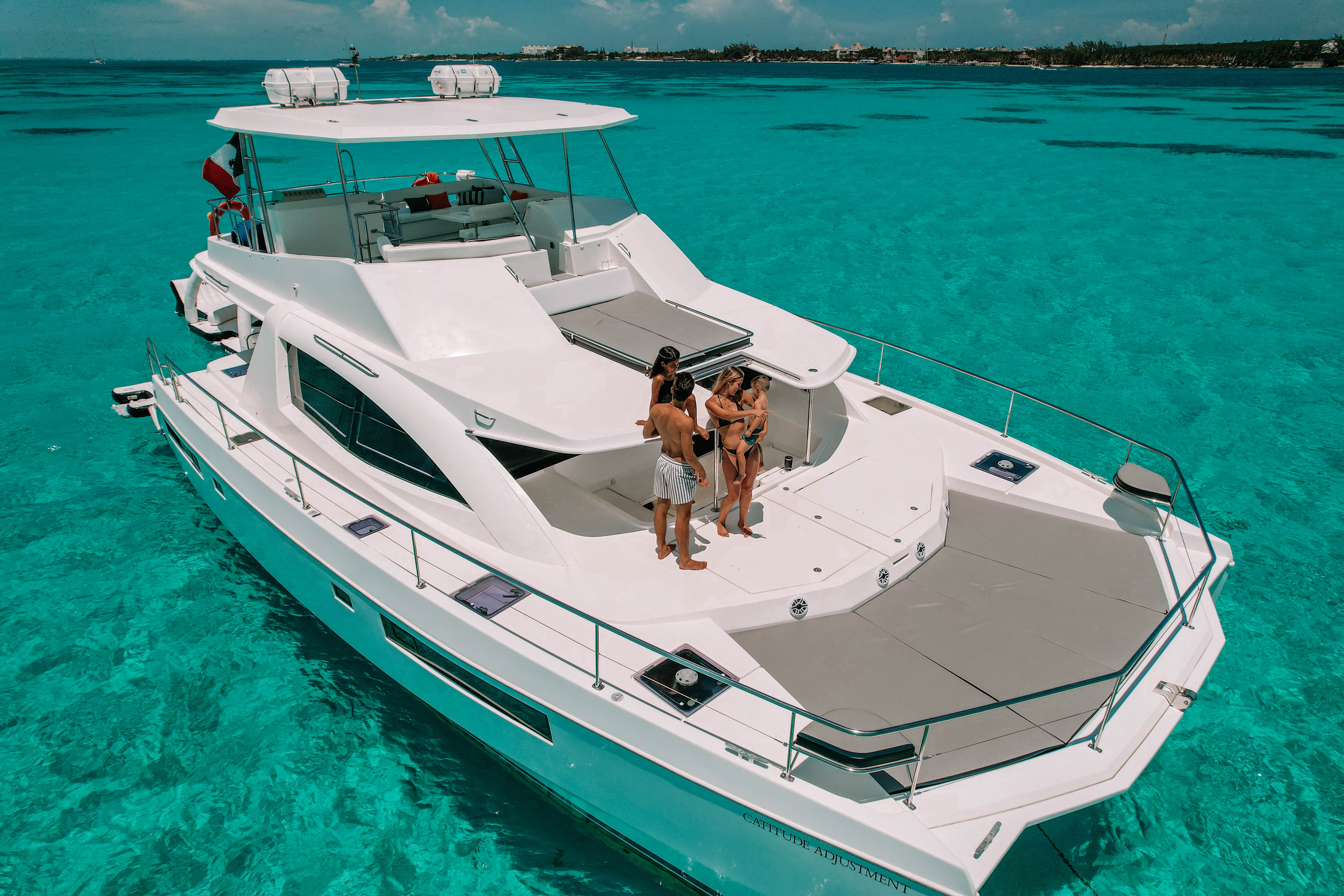 51ft Leopard Cancún yacht rental 3