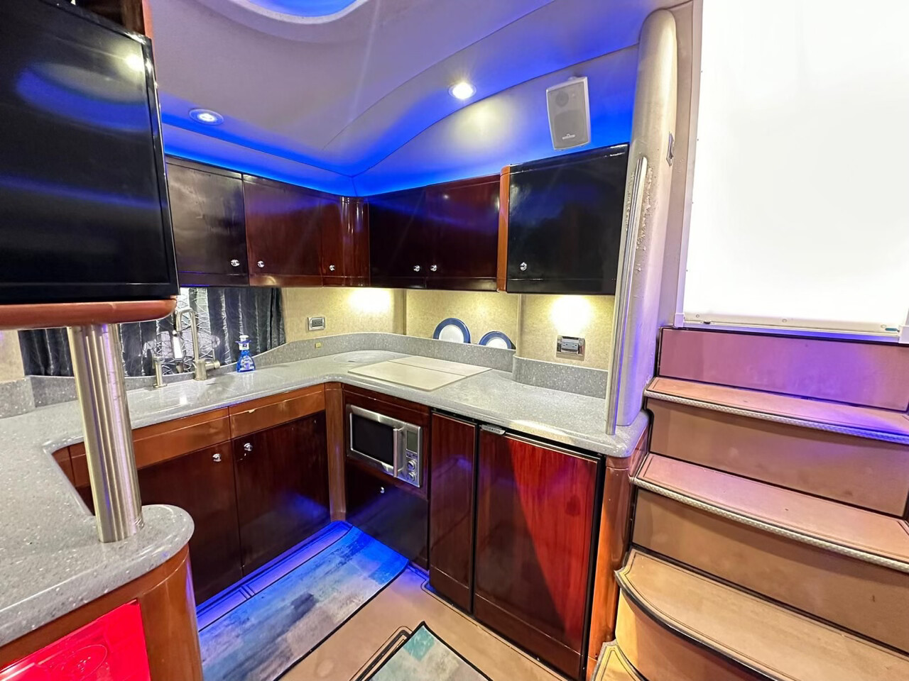52FT "ARROW' FORMULA Miami yacht rental 3