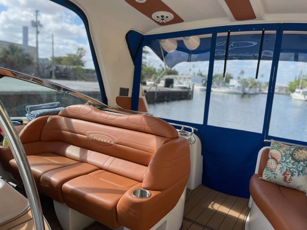 52FT "ARROW' FORMULA Miami yacht rental 4