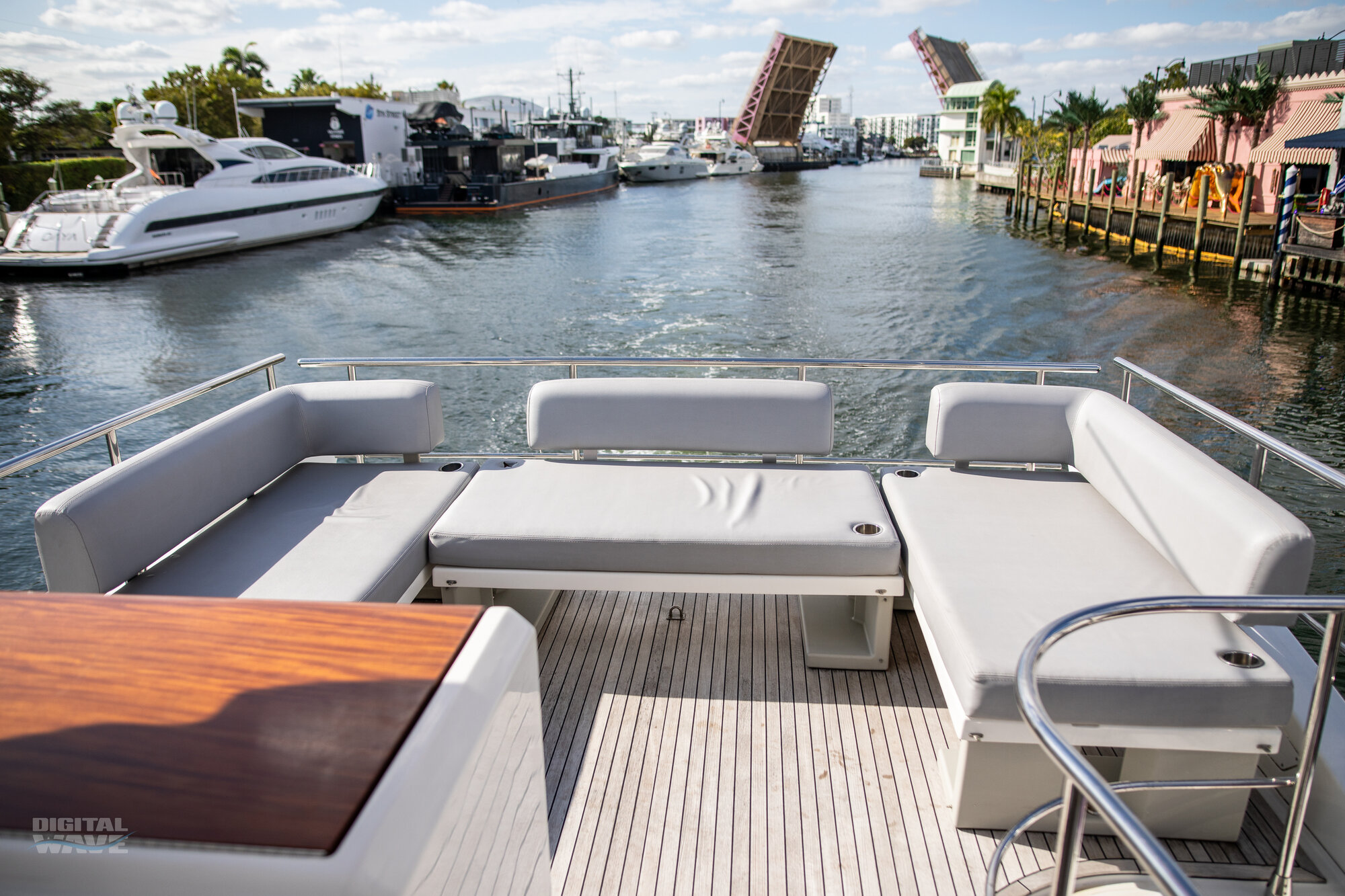 52FT AZIMUT (2020) Miami yacht rental 3