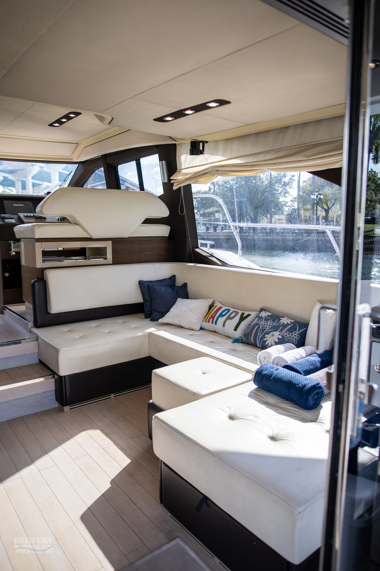 52ft Azimut Miami yacht rental 4