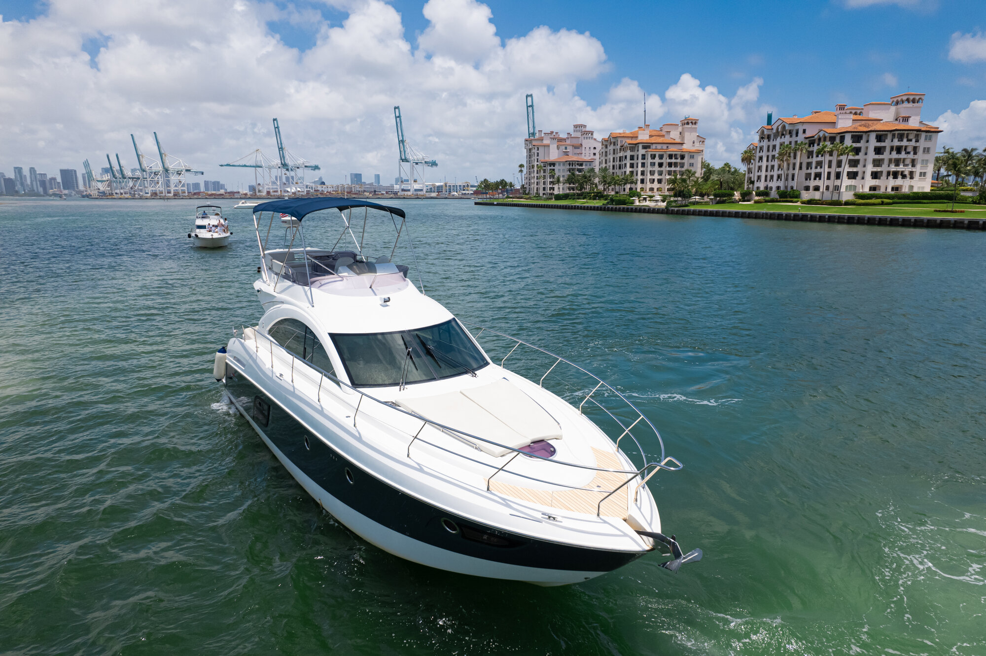 52' Beneteau Flybridge Venetian rental in Miami