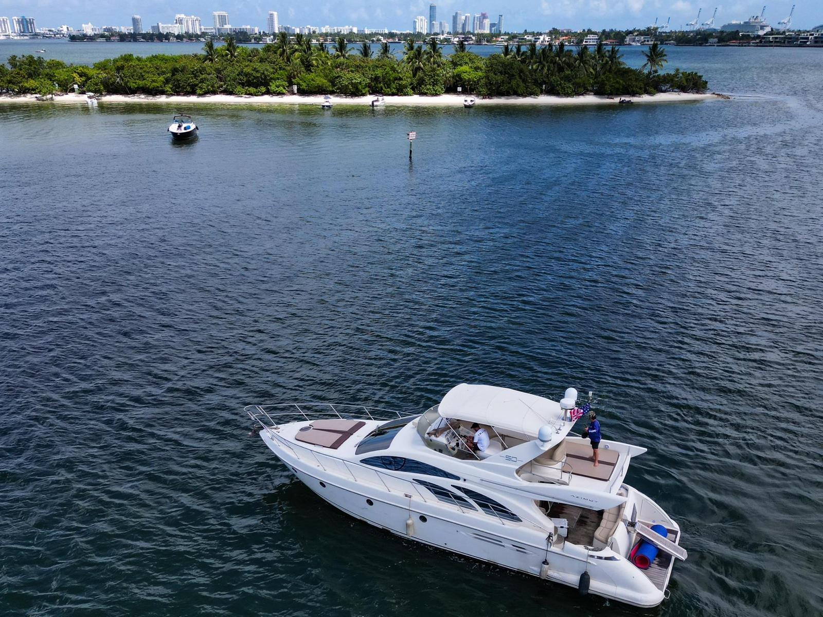 Azimut 53FT — 53ft Yacht for rent in Miami