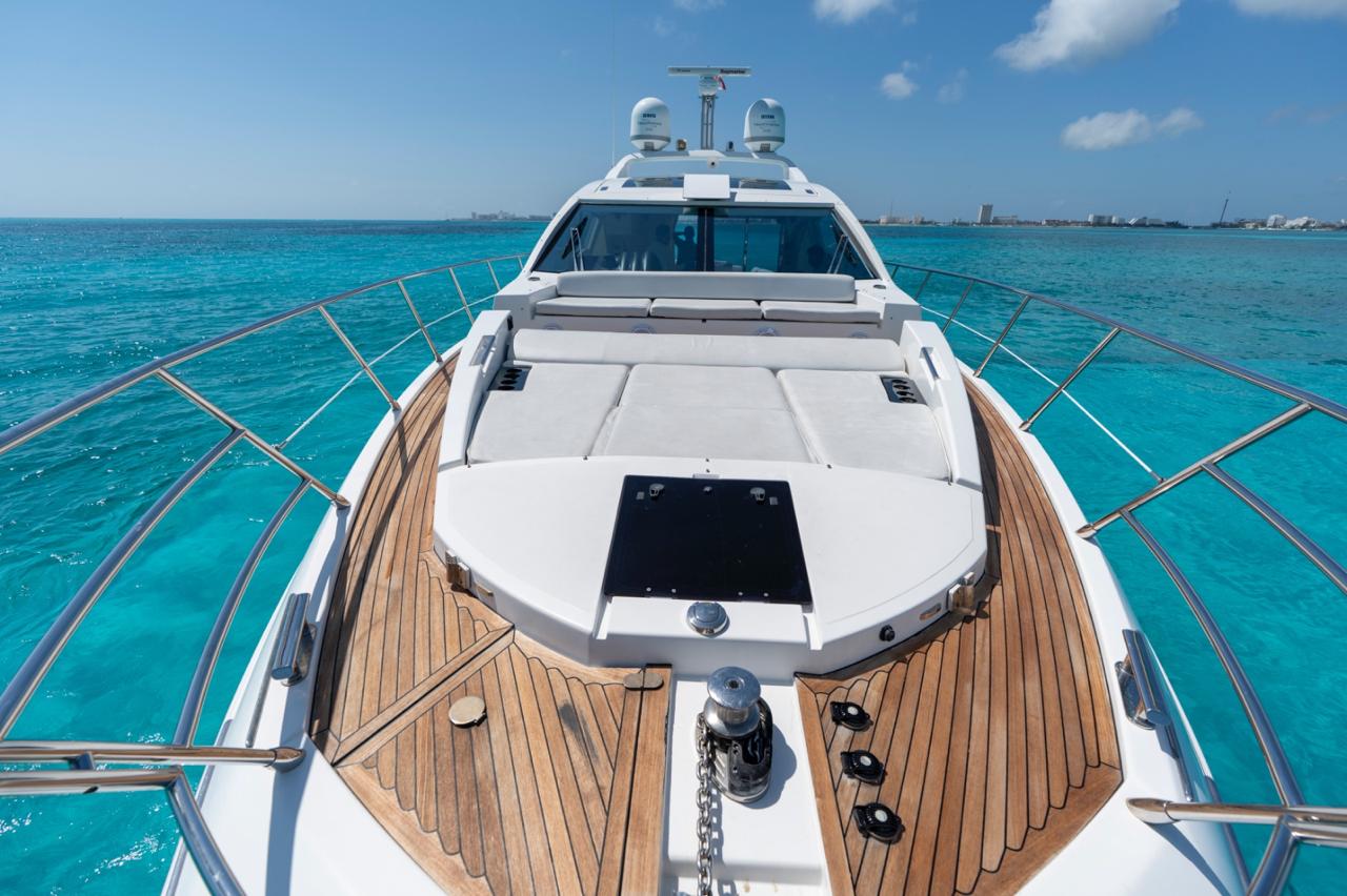 55FT AZIMUT CANCUN Cancún yacht rental 6