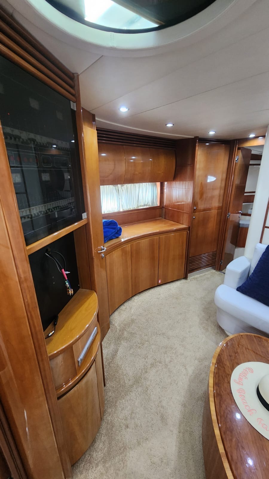 55FT PERSHING Miami yacht rental 3
