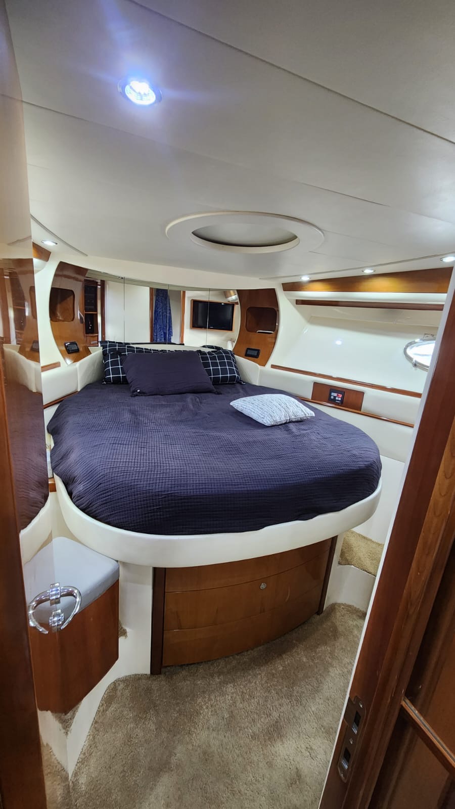 55FT PERSHING Miami yacht rental 5