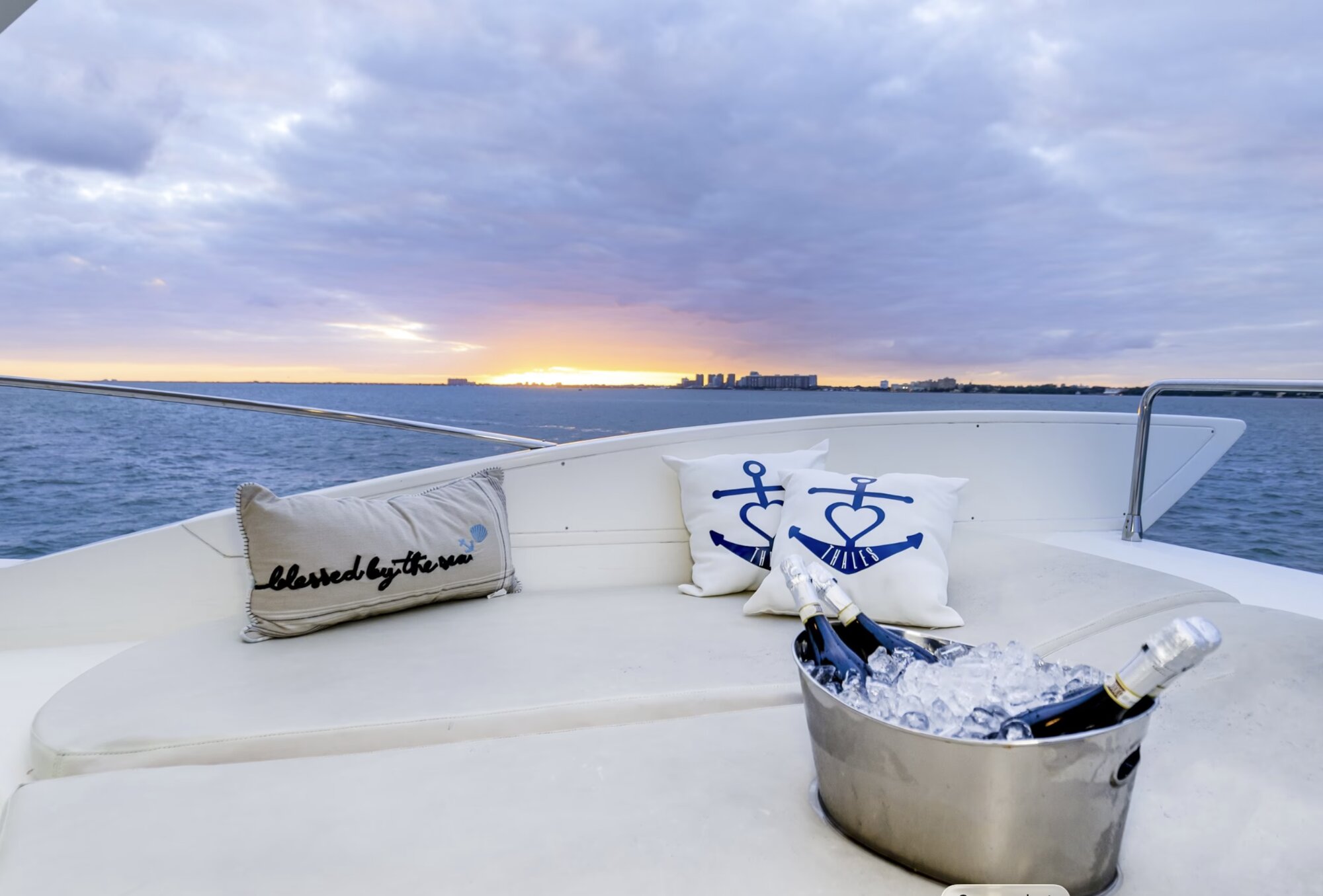 57FT AZIMUT Miami yacht rental 4