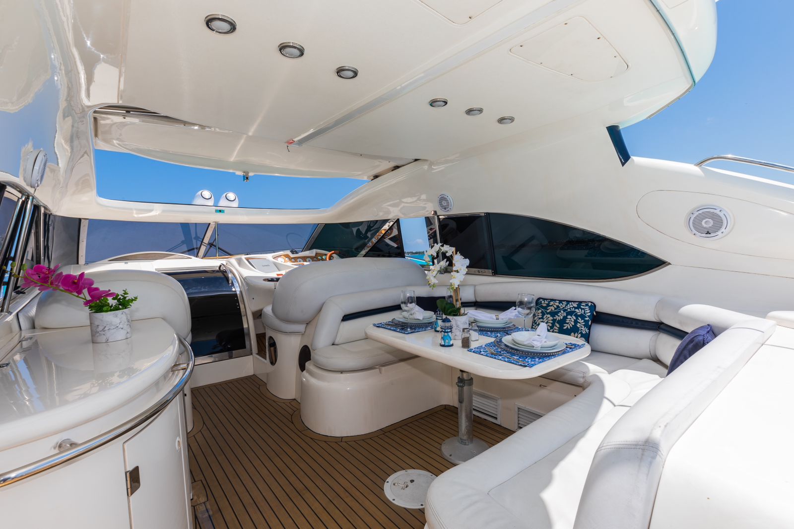 60FT SUNSEEKER 2 Cancún yacht rental 4