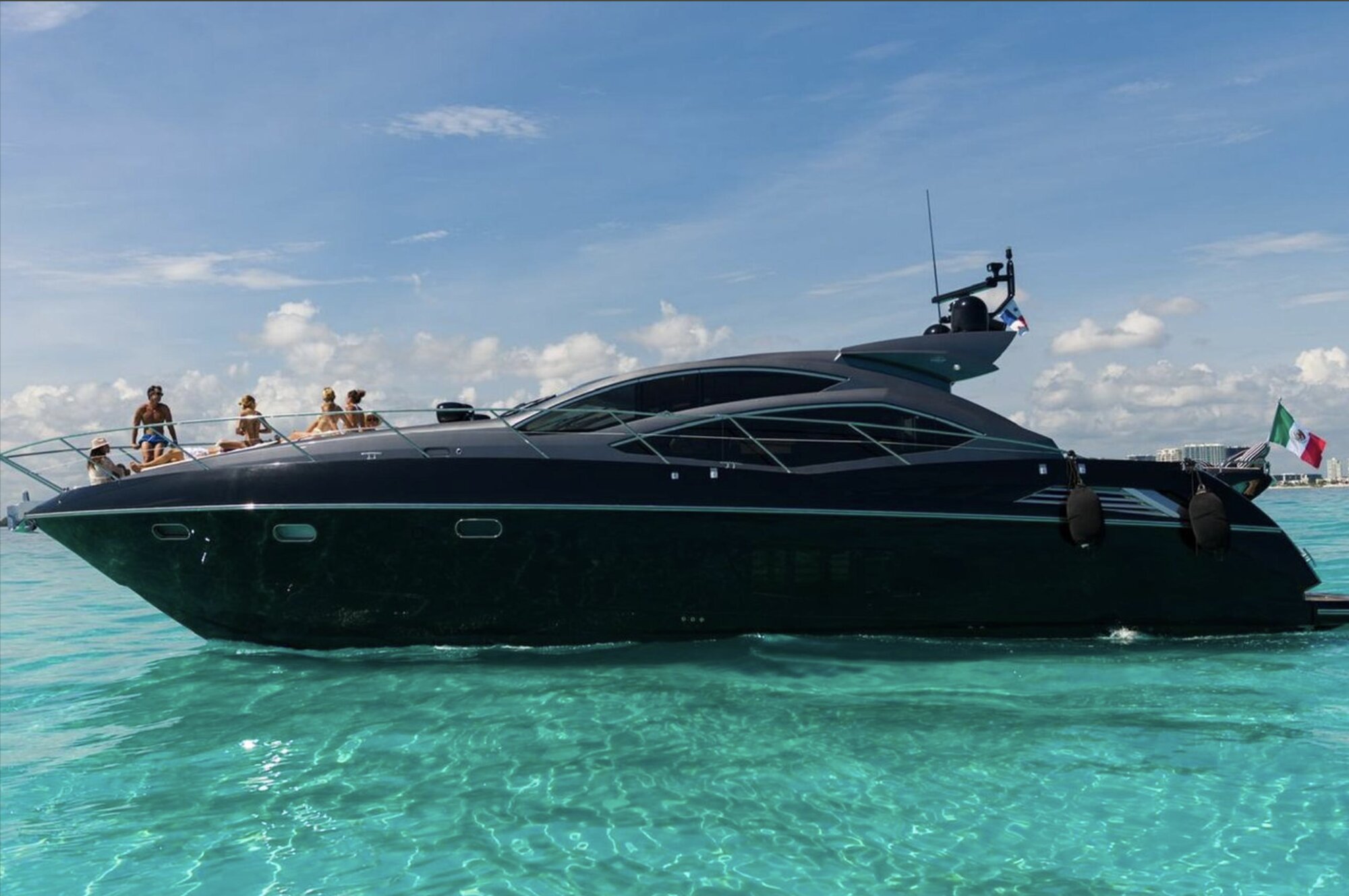 64FT SUNSEEKER Cancún yacht rental 3