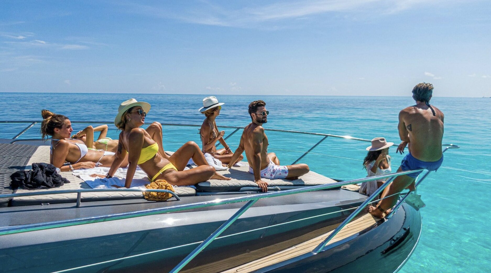 64FT SUNSEEKER Cancún yacht rental 4