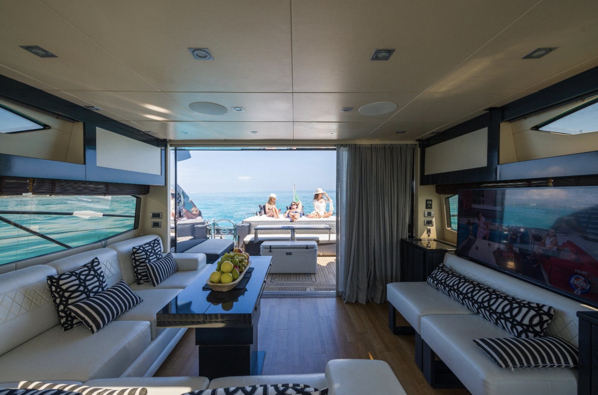 64FT SUNSEEKER Cancún yacht rental 5