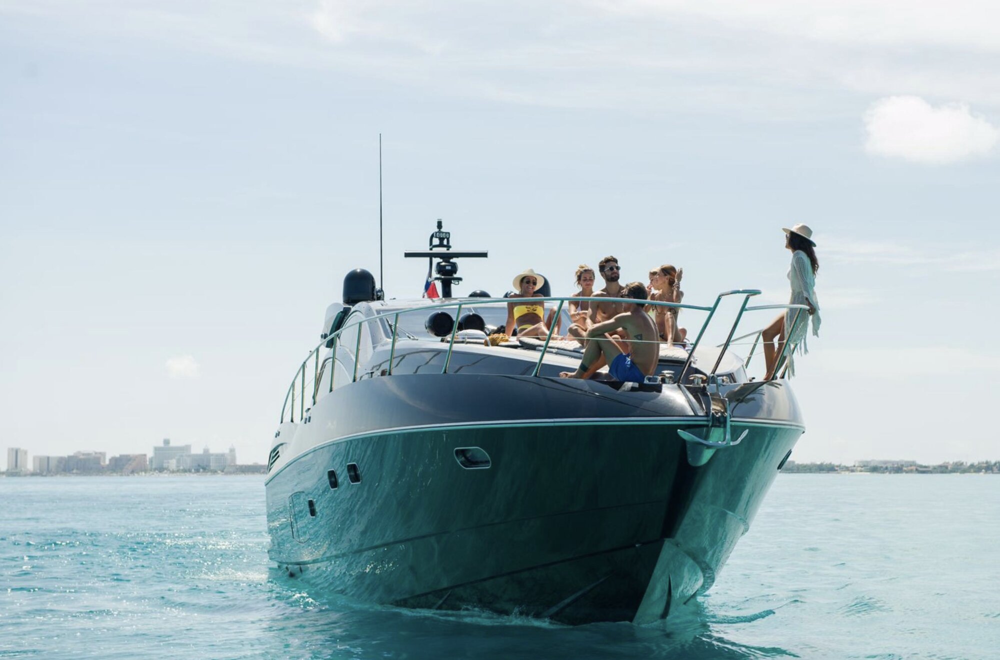 64FT SUNSEEKER Cancún yacht rental 6