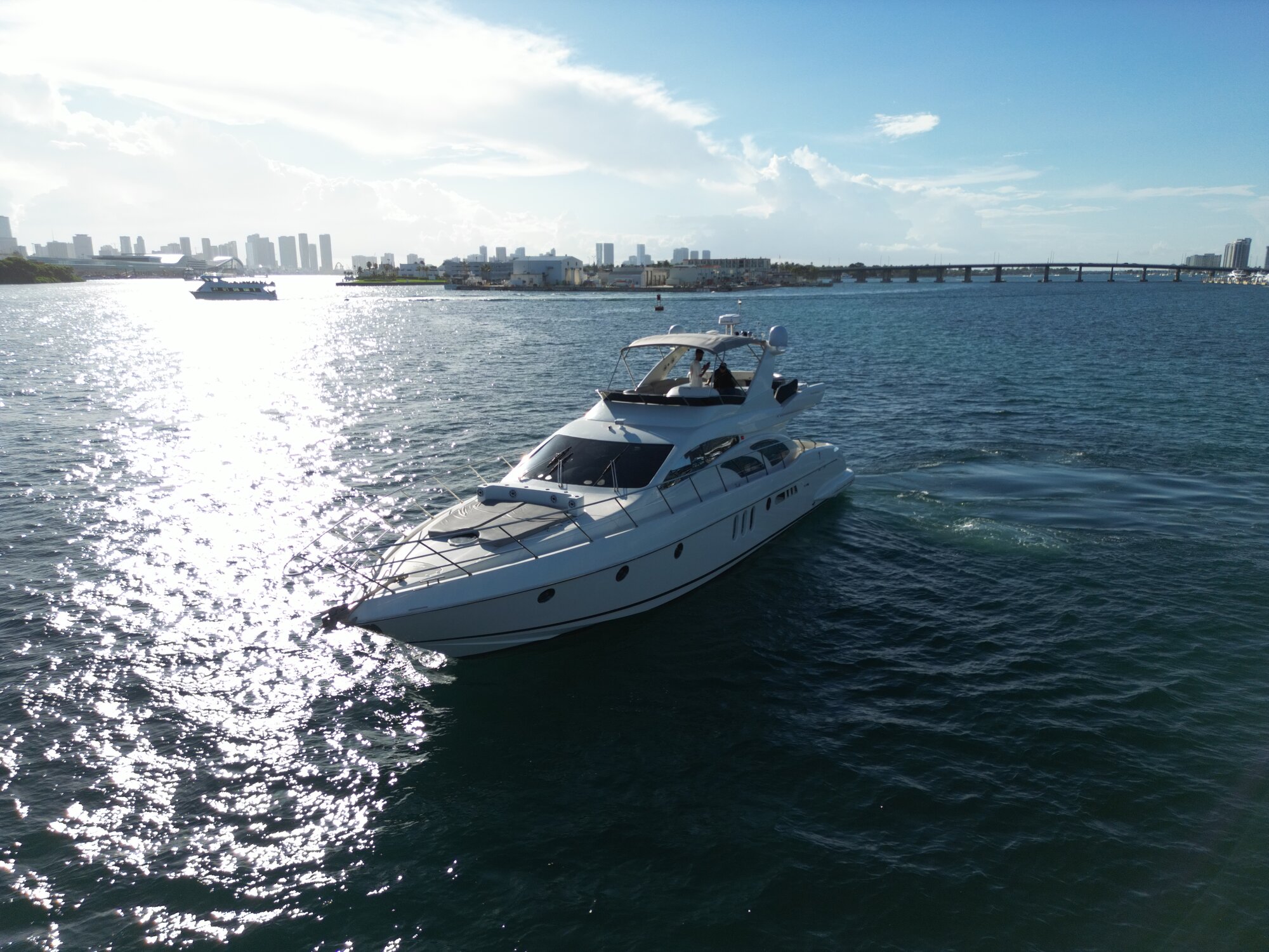 68FT AZIMUT Miami yacht rental 3