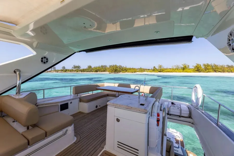 68ft Sea ray Fly 2018 Nassau yacht rental 4