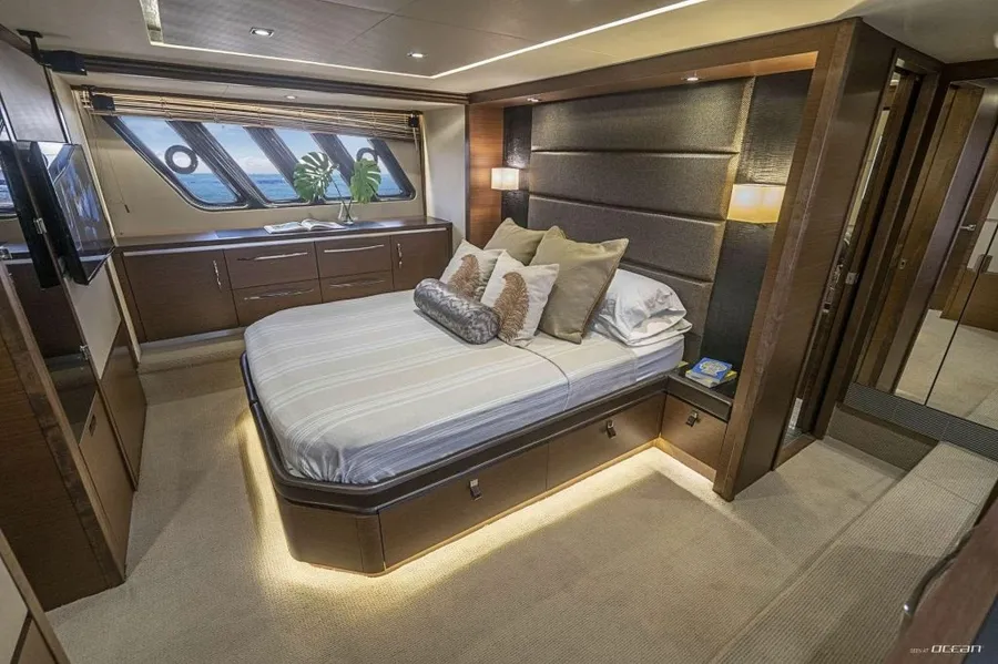 68ft Sea ray Fly 2018 Nassau yacht rental 5