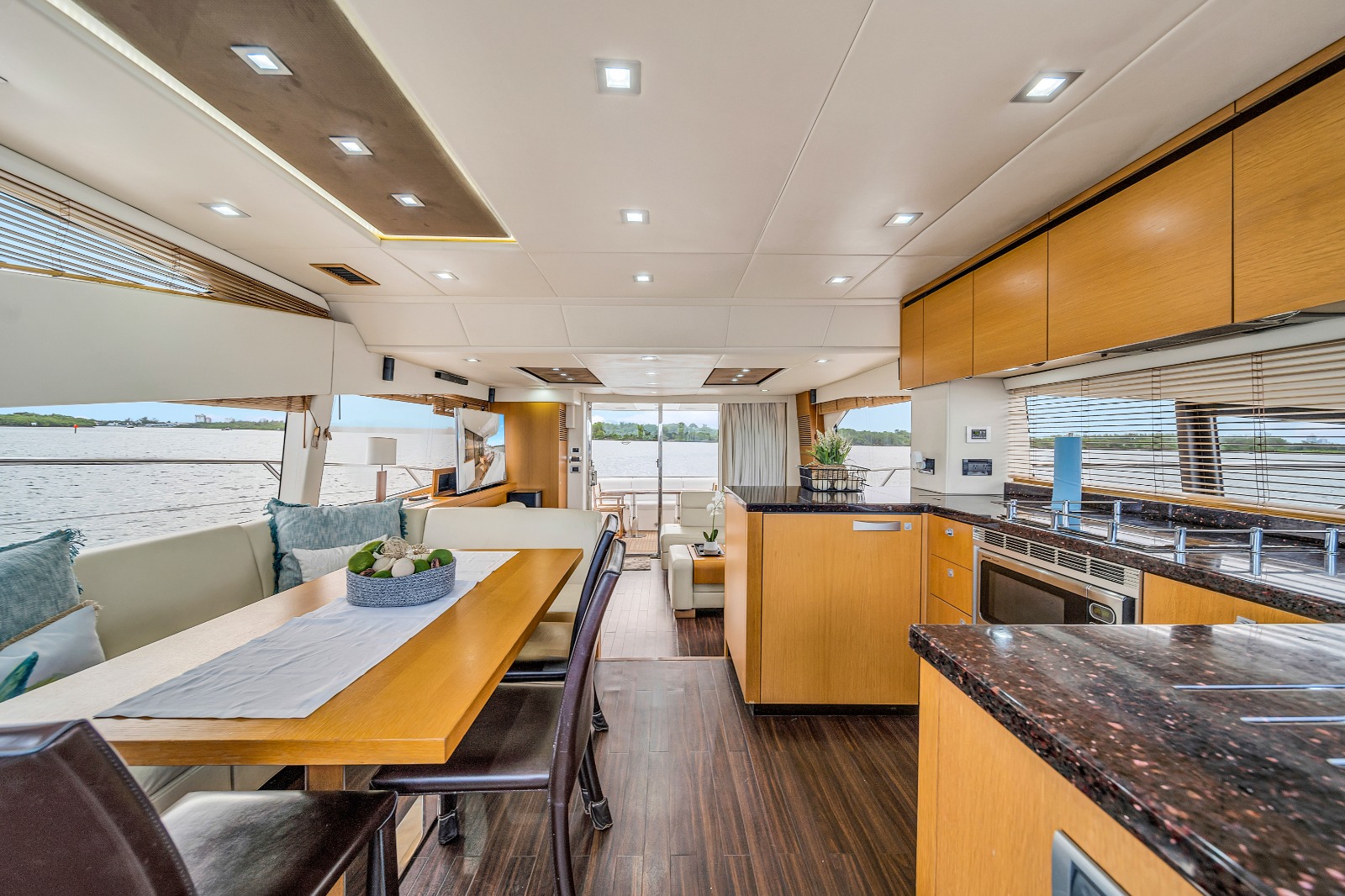 70FT SUNSEEKER MANHATTAN Miami yacht rental 3
