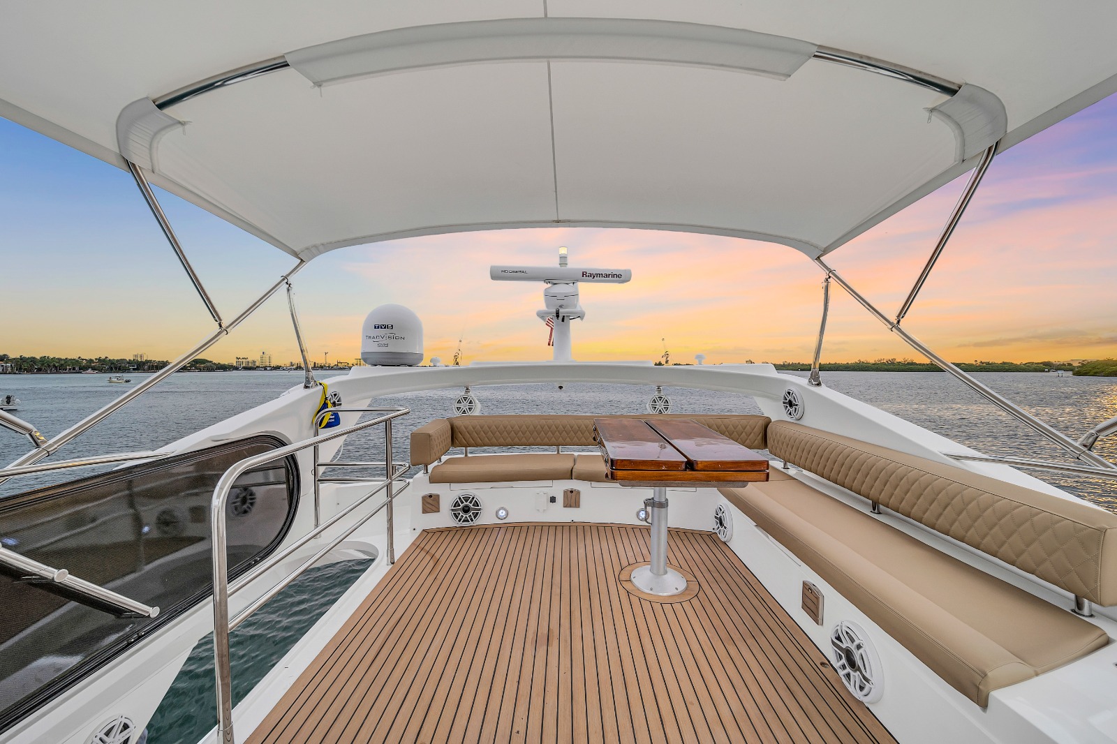 70FT SUNSEEKER MANHATTAN Miami yacht rental 2