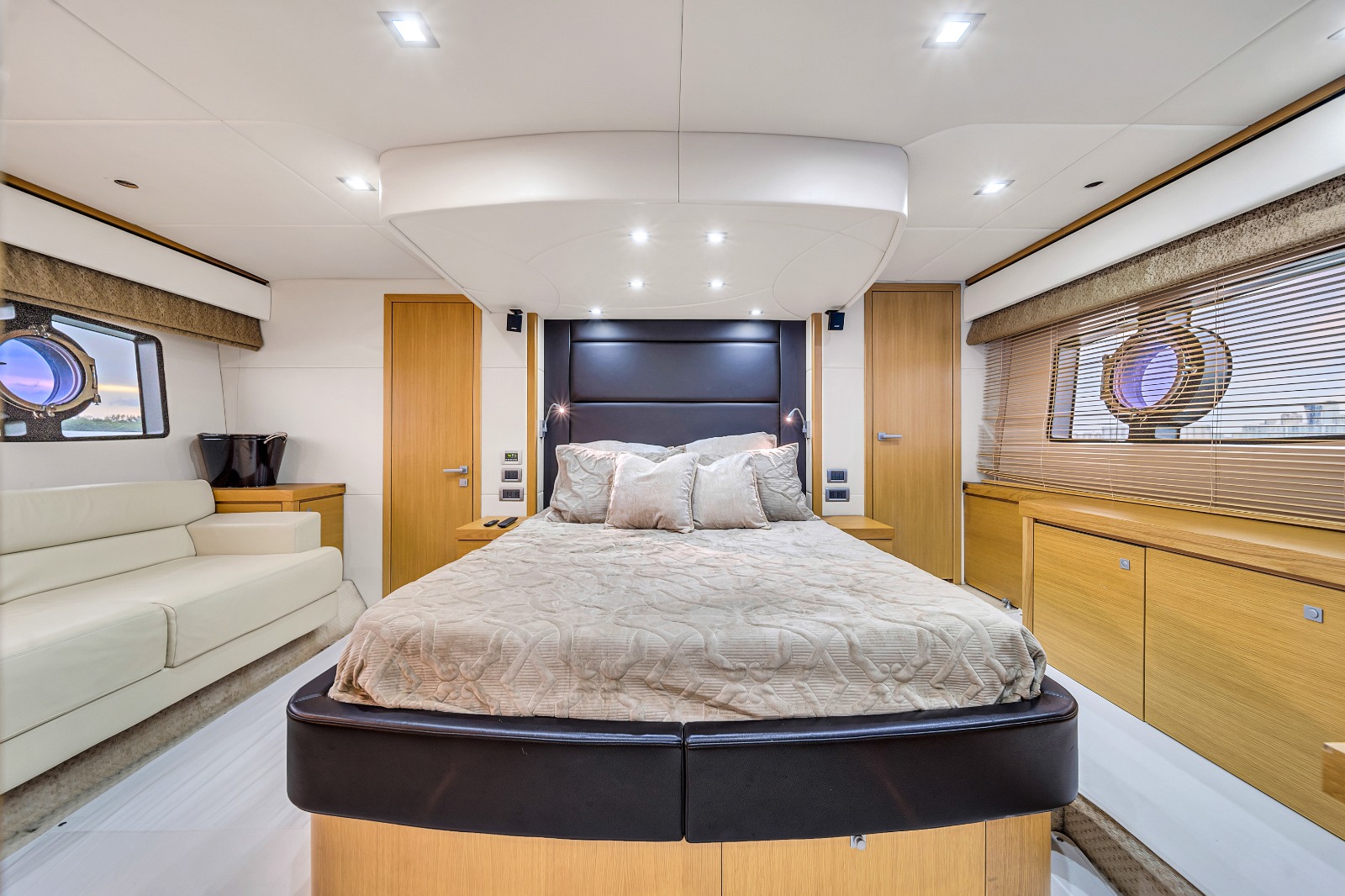 70FT SUNSEEKER MANHATTAN Miami yacht rental 5