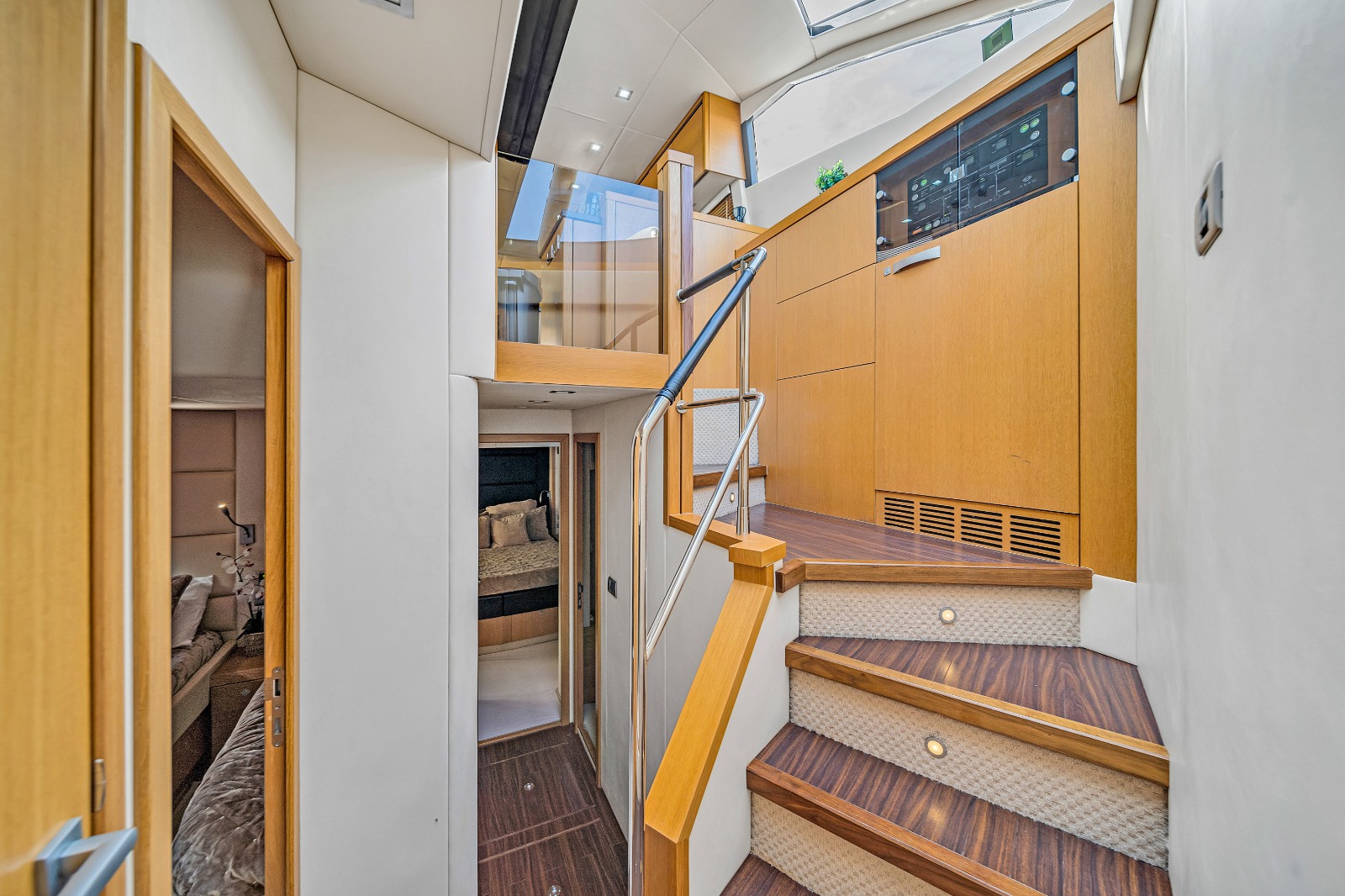 70FT SUNSEEKER MANHATTAN Miami yacht rental 6