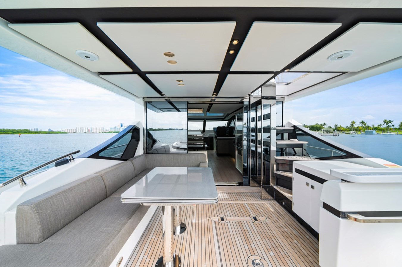 72FT AZIMUT Miami yacht rental 3