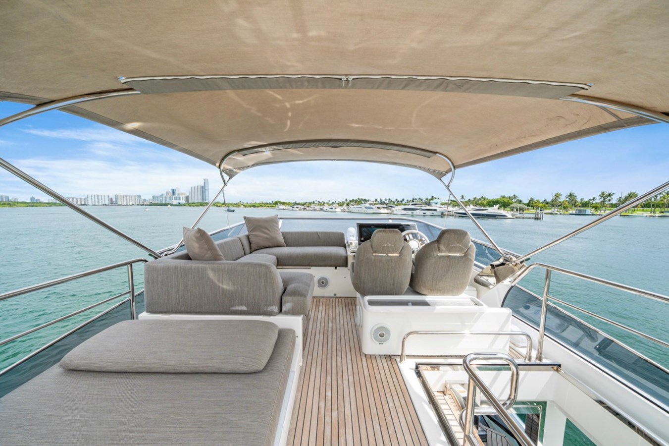 72FT AZIMUT Miami yacht rental 2