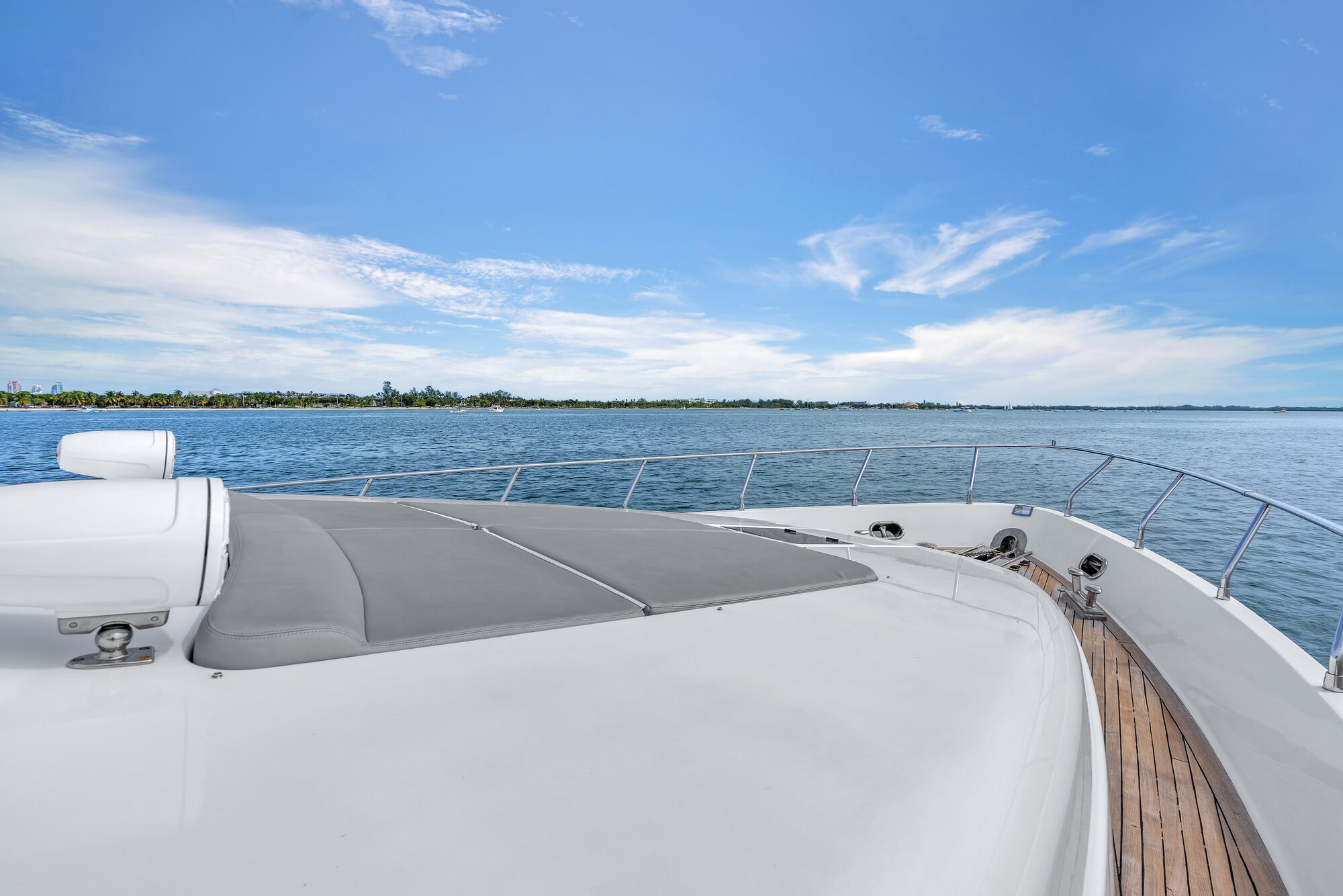 Lady 72FT — 72ft Luxury Yacht for rent in Miami