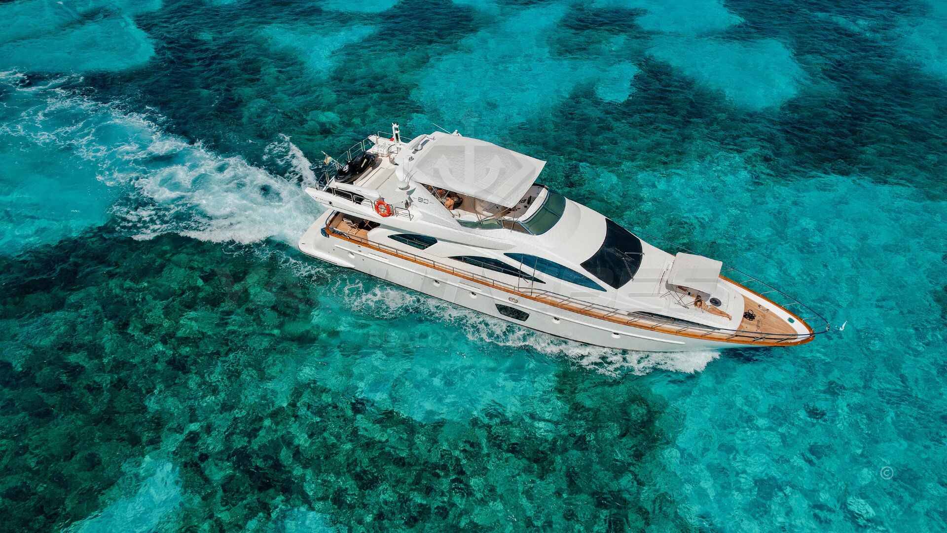 80FT AZIMUT Cancún yacht rental 5