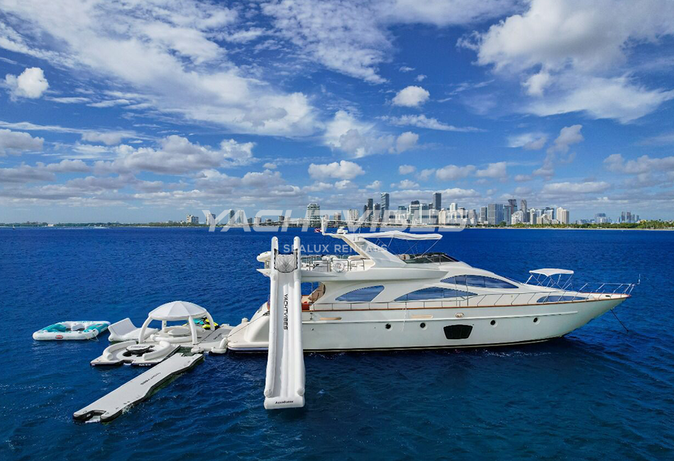 80FT AZIMUT Cancún yacht rental 6