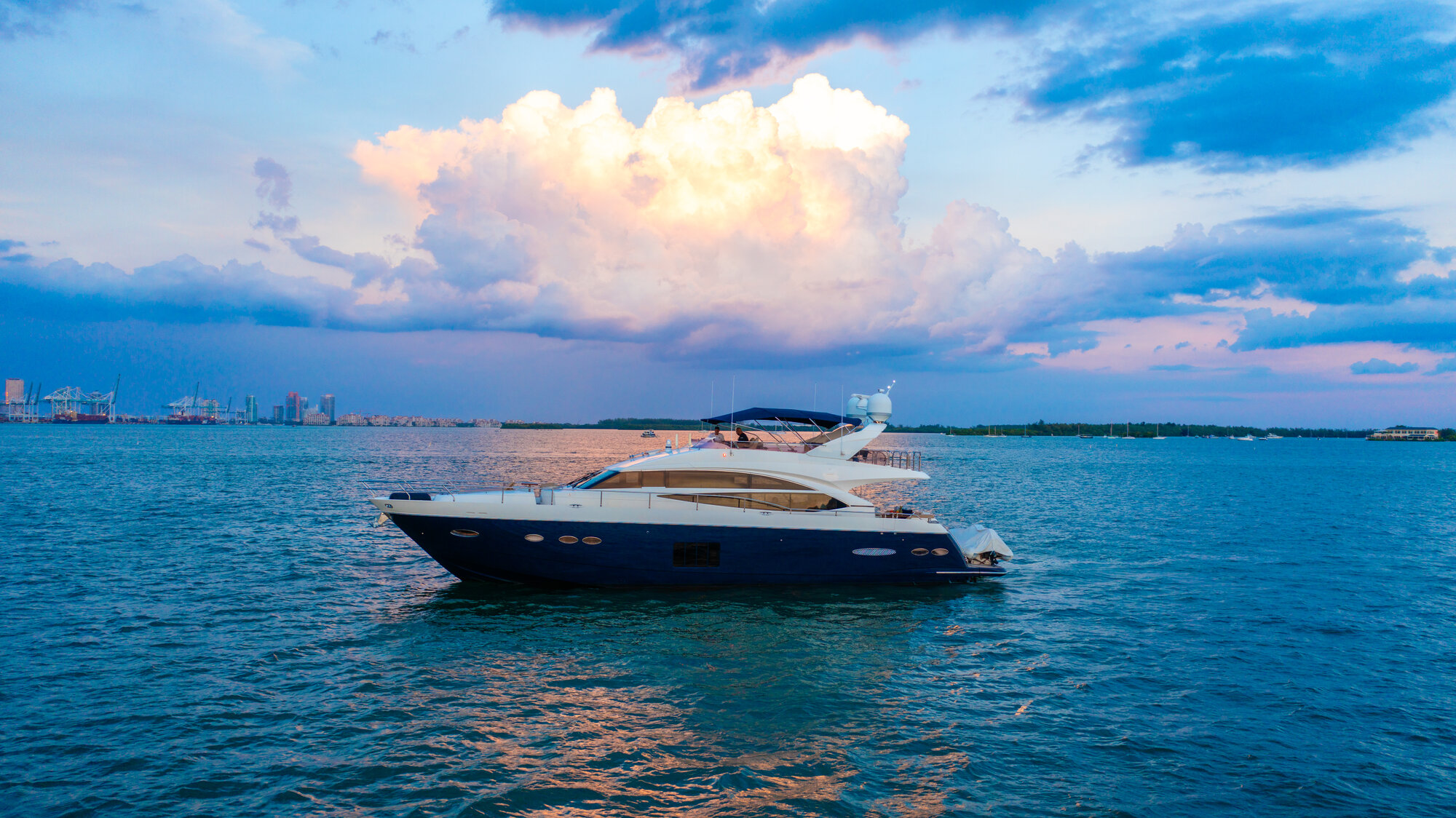 80FT PRINCESS — 80ft Mega Yacht for rent in Miami