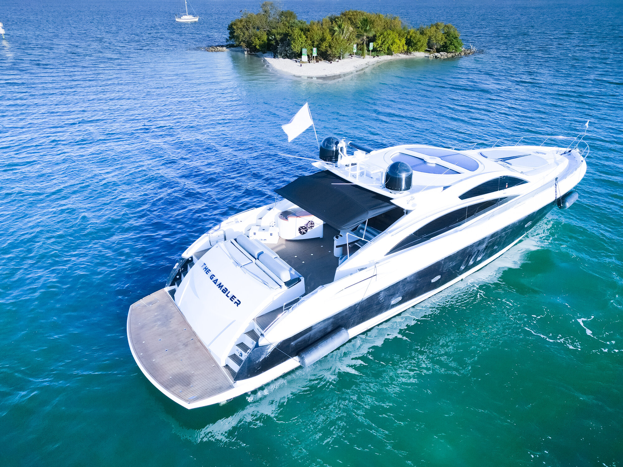 82FT SUNSEEKER PREDATOR Miami yacht rental 3