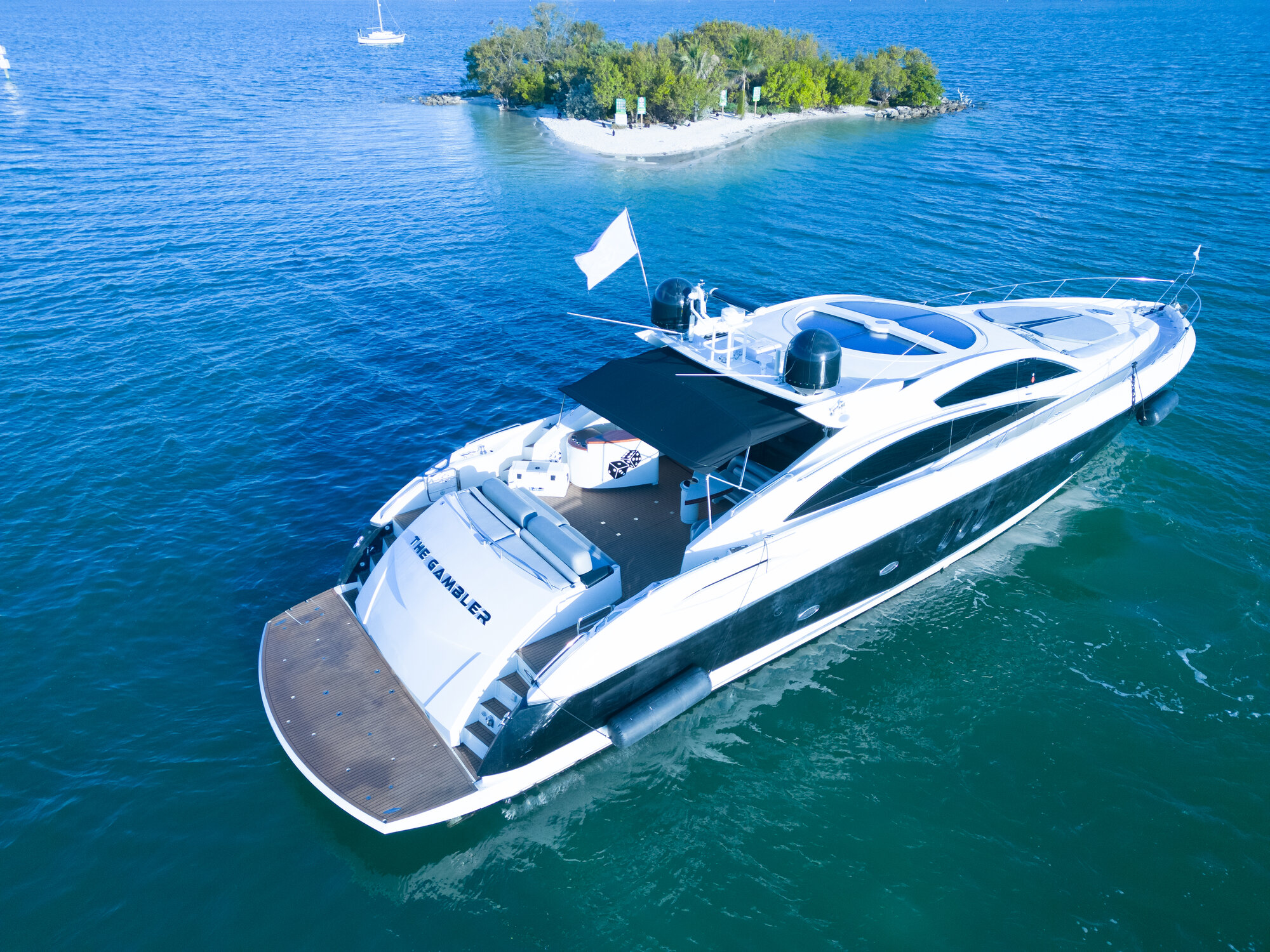 82FT SUNSEEKER PREDATOR Miami yacht rental 4