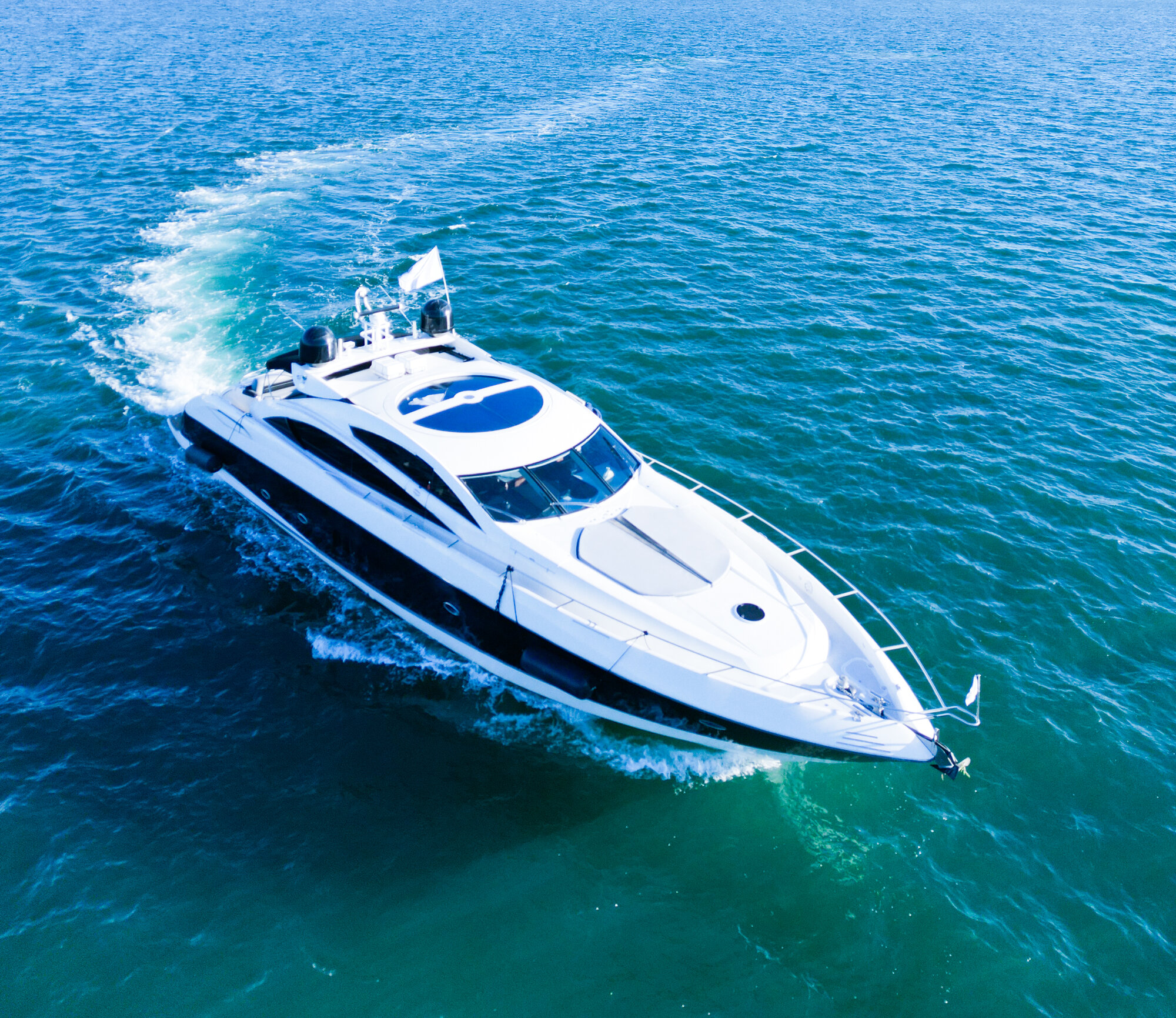 82FT SUNSEEKER PREDATOR Miami yacht rental 5