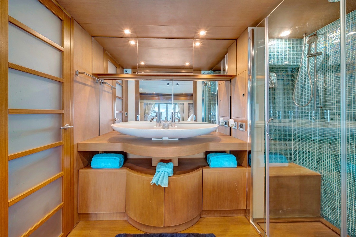85FT FERRATI DESTINY Miami yacht rental 5