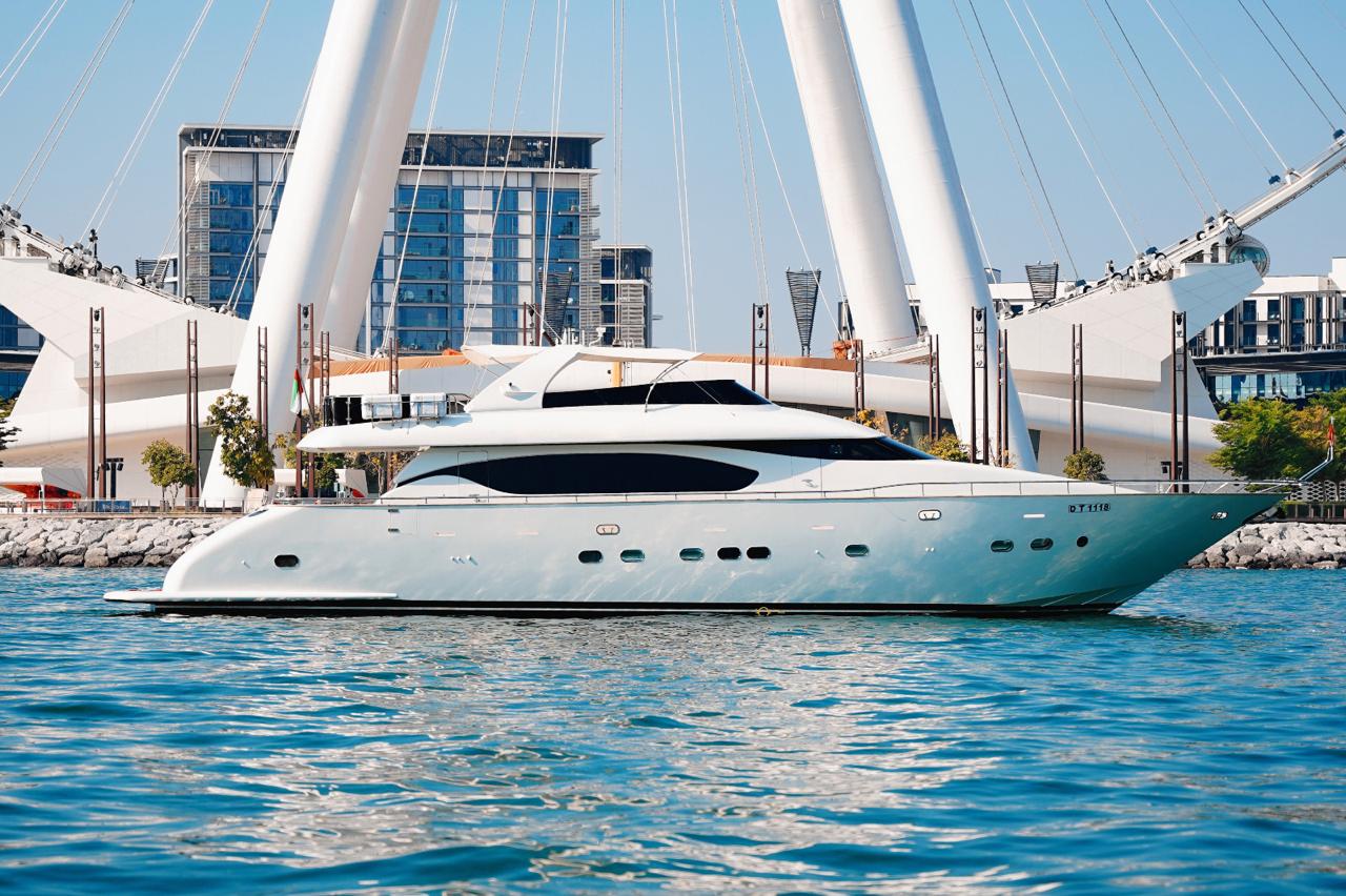 92ft Starlight  (DUBAI) Dubai yacht rental 3